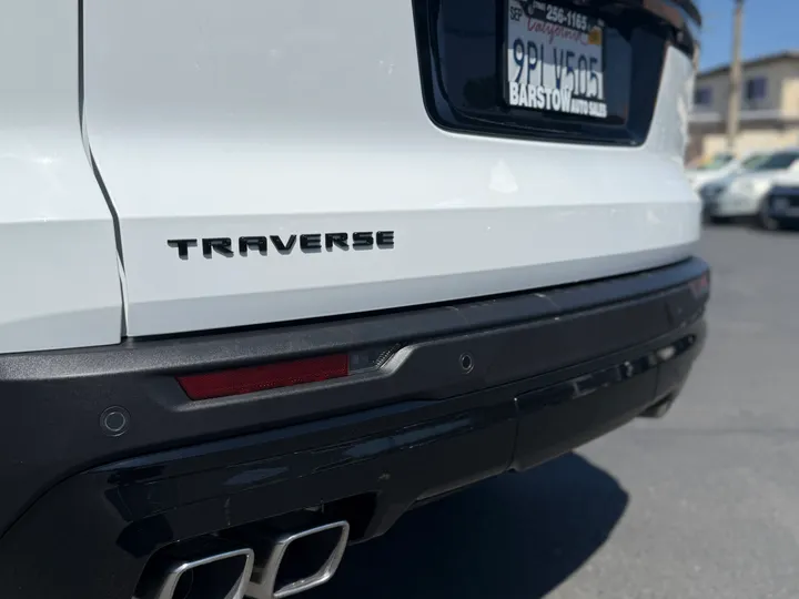 WHITE, 2024 CHEVROLET TRAVERSE Image 5
