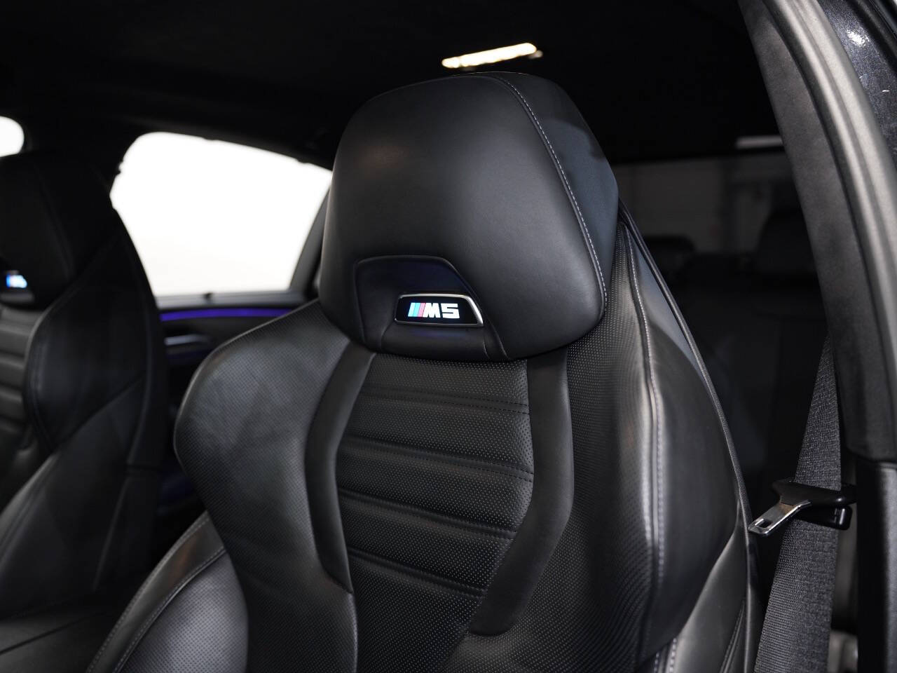 BLACK SAPPHIRE METALLIC, 2021 BMW M5 Image 34