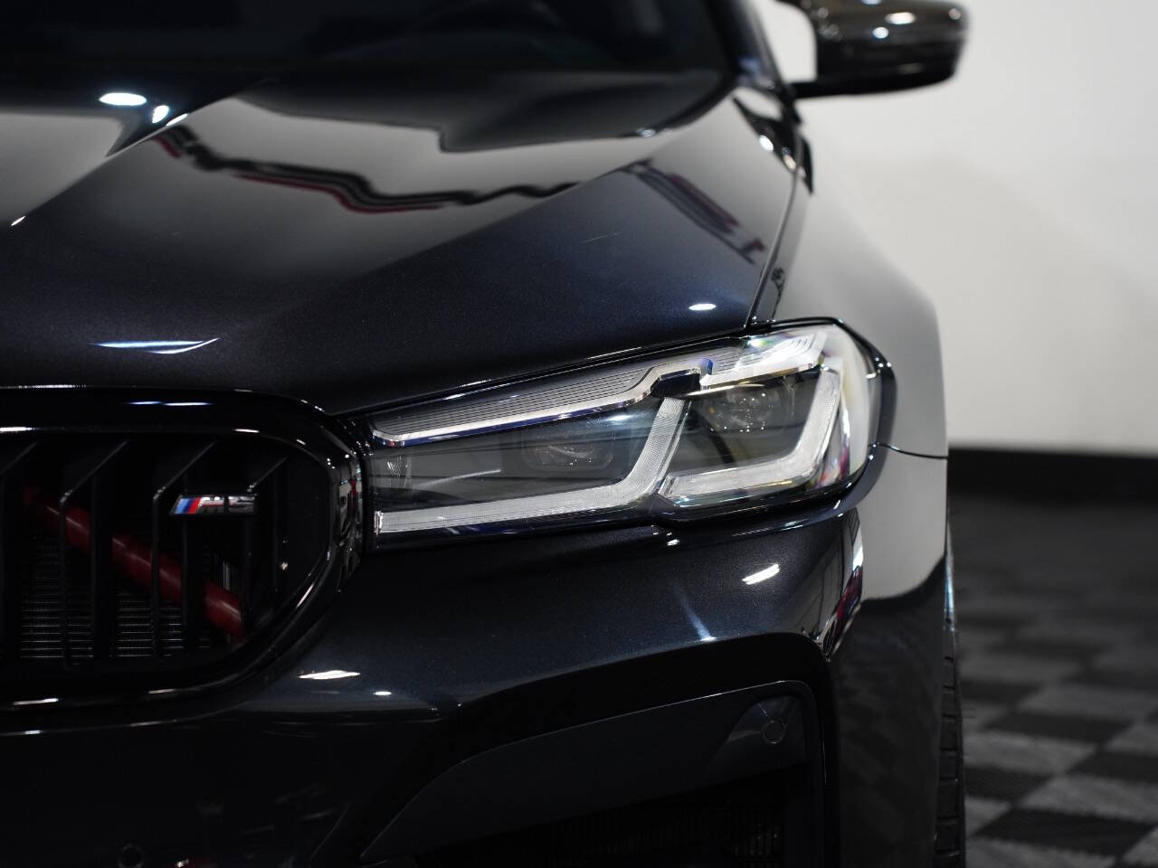 BLACK SAPPHIRE METALLIC, 2021 BMW M5 Image 10