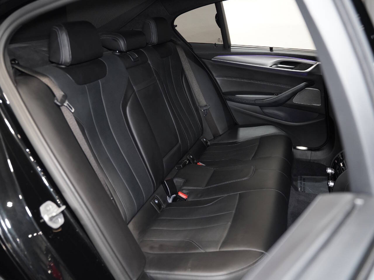 BLACK SAPPHIRE METALLIC, 2021 BMW M5 Image 41