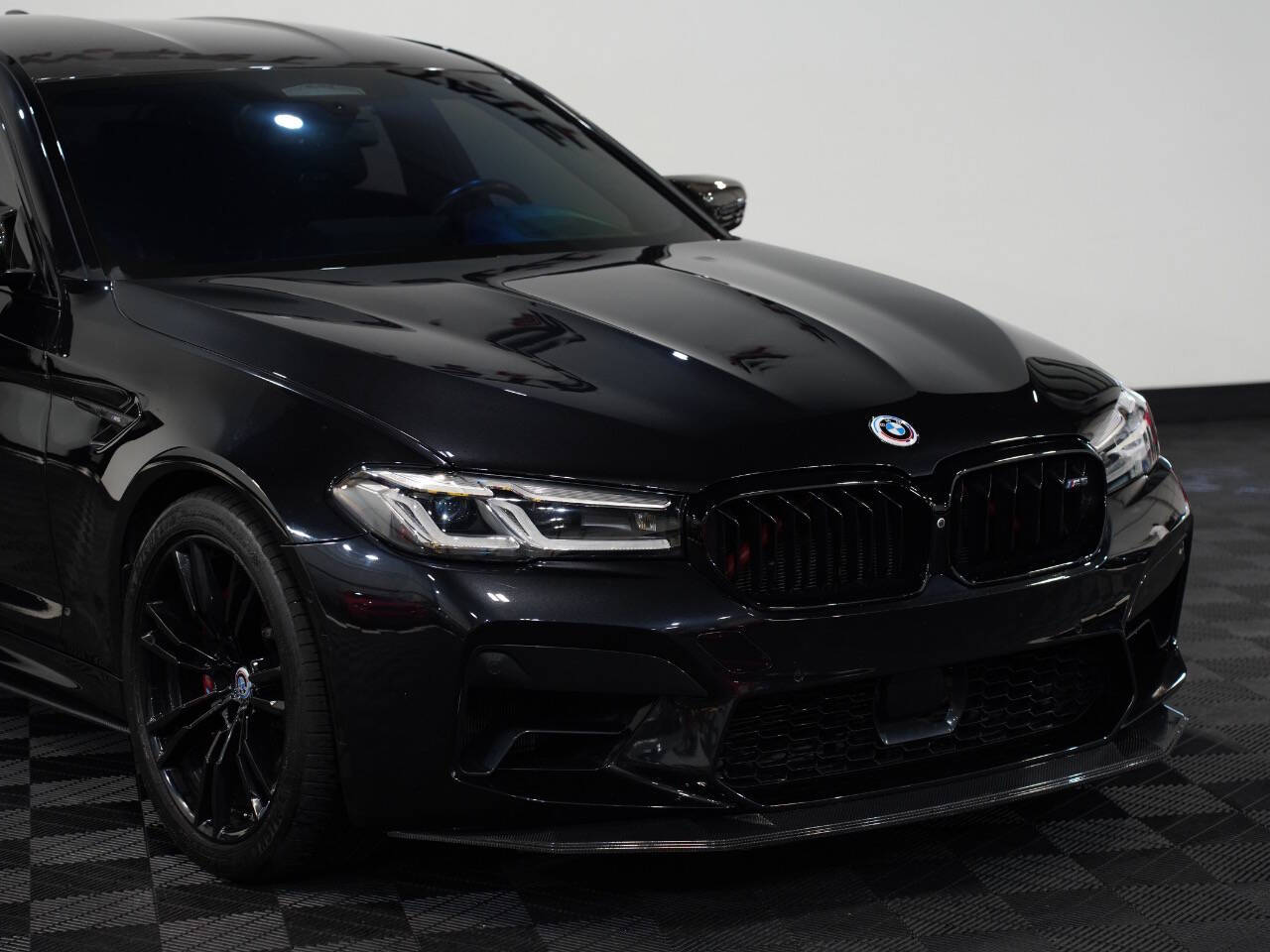 BLACK SAPPHIRE METALLIC, 2021 BMW M5 Image 9