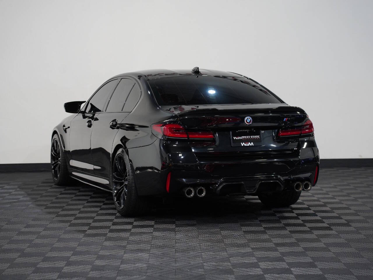 BLACK SAPPHIRE METALLIC, 2021 BMW M5 Image 8