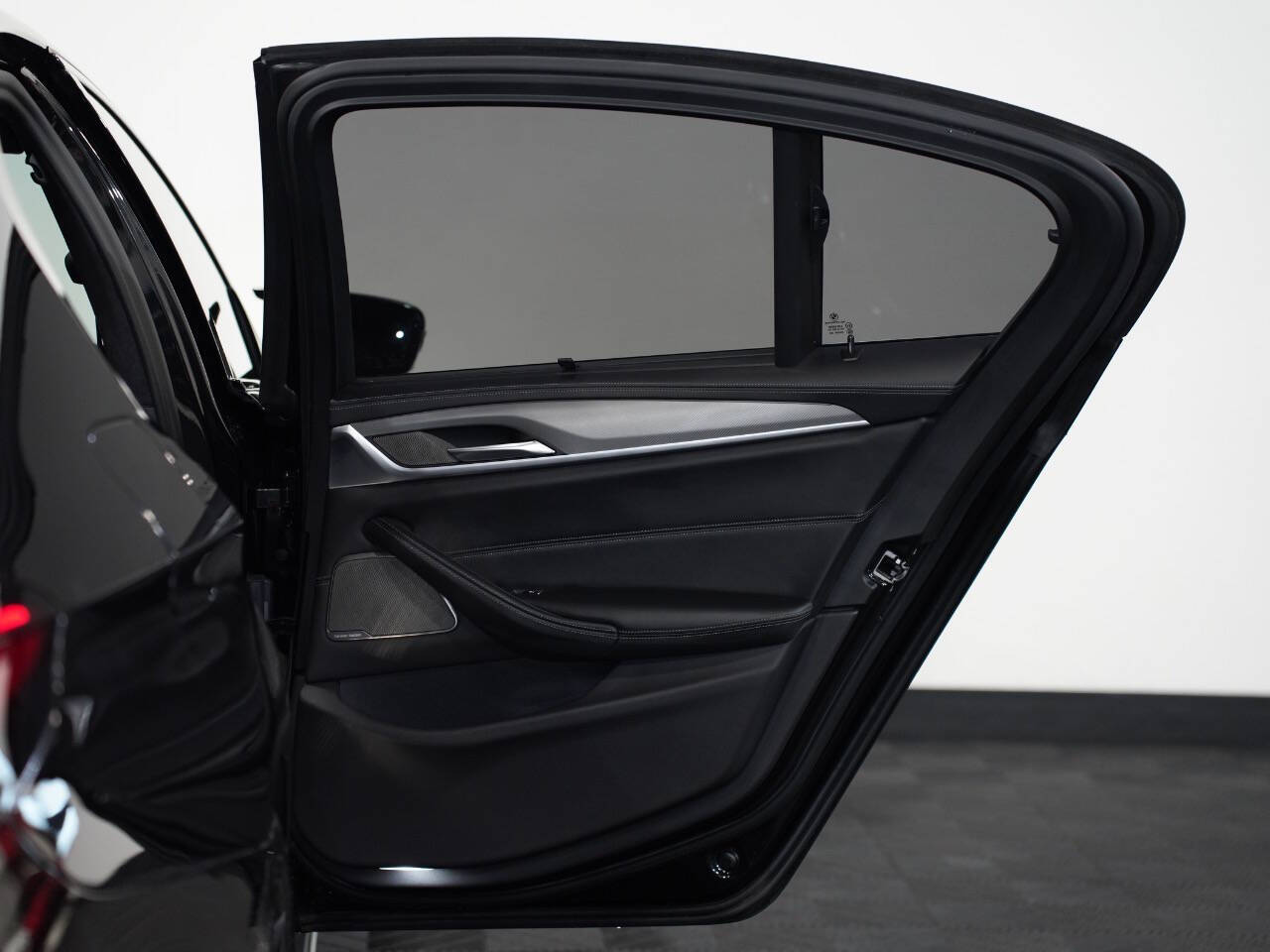 BLACK SAPPHIRE METALLIC, 2021 BMW M5 Image 29