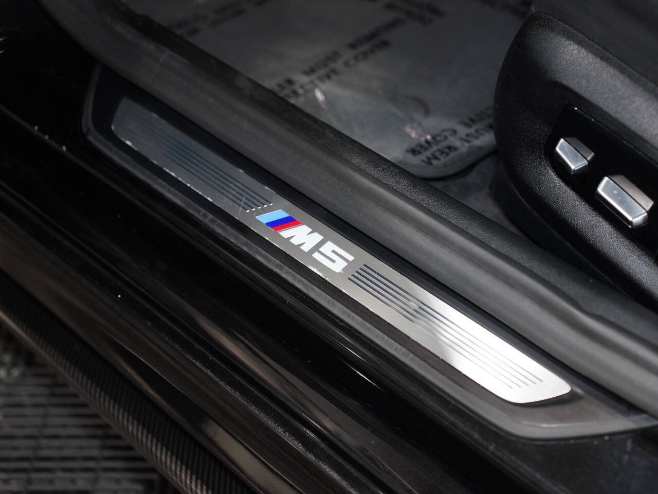 BLACK SAPPHIRE METALLIC, 2021 BMW M5 Image 33