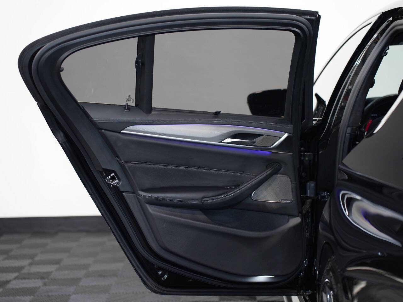 BLACK SAPPHIRE METALLIC, 2021 BMW M5 Image 31
