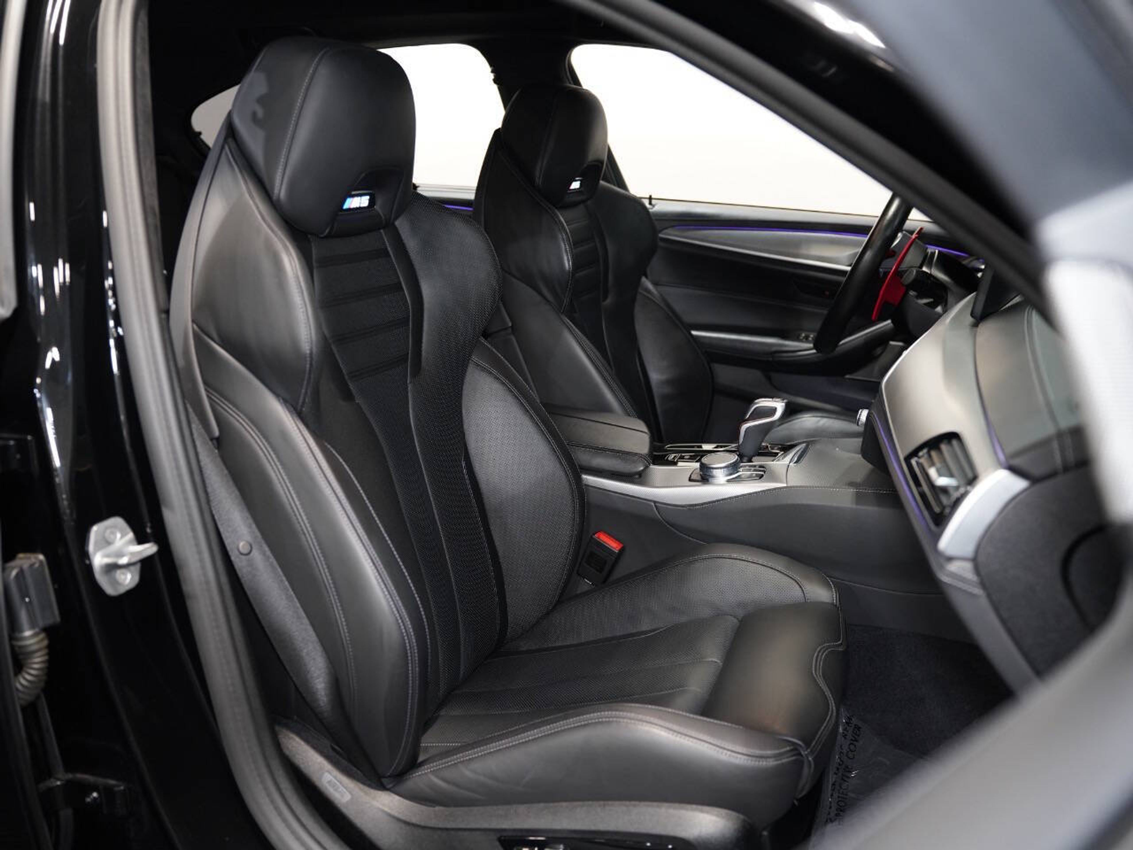 BLACK SAPPHIRE METALLIC, 2021 BMW M5 Image 38