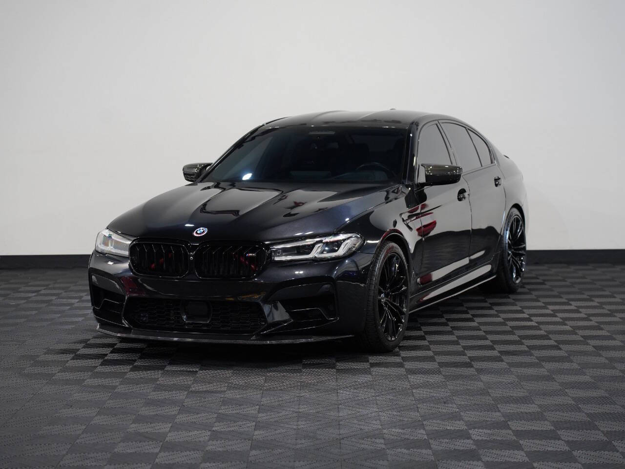 BLACK SAPPHIRE METALLIC, 2021 BMW M5 Image 3