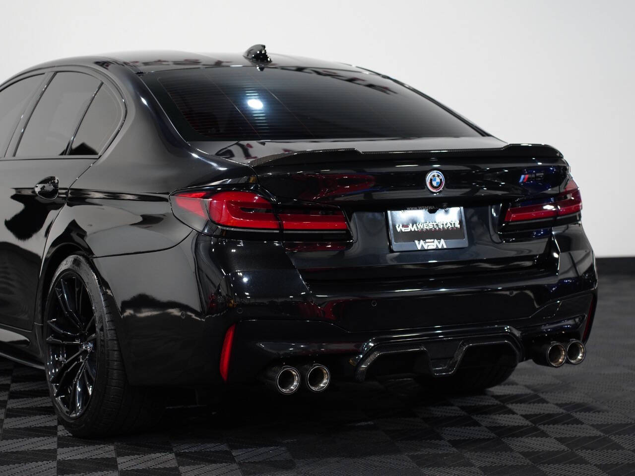 BLACK SAPPHIRE METALLIC, 2021 BMW M5 Image 19