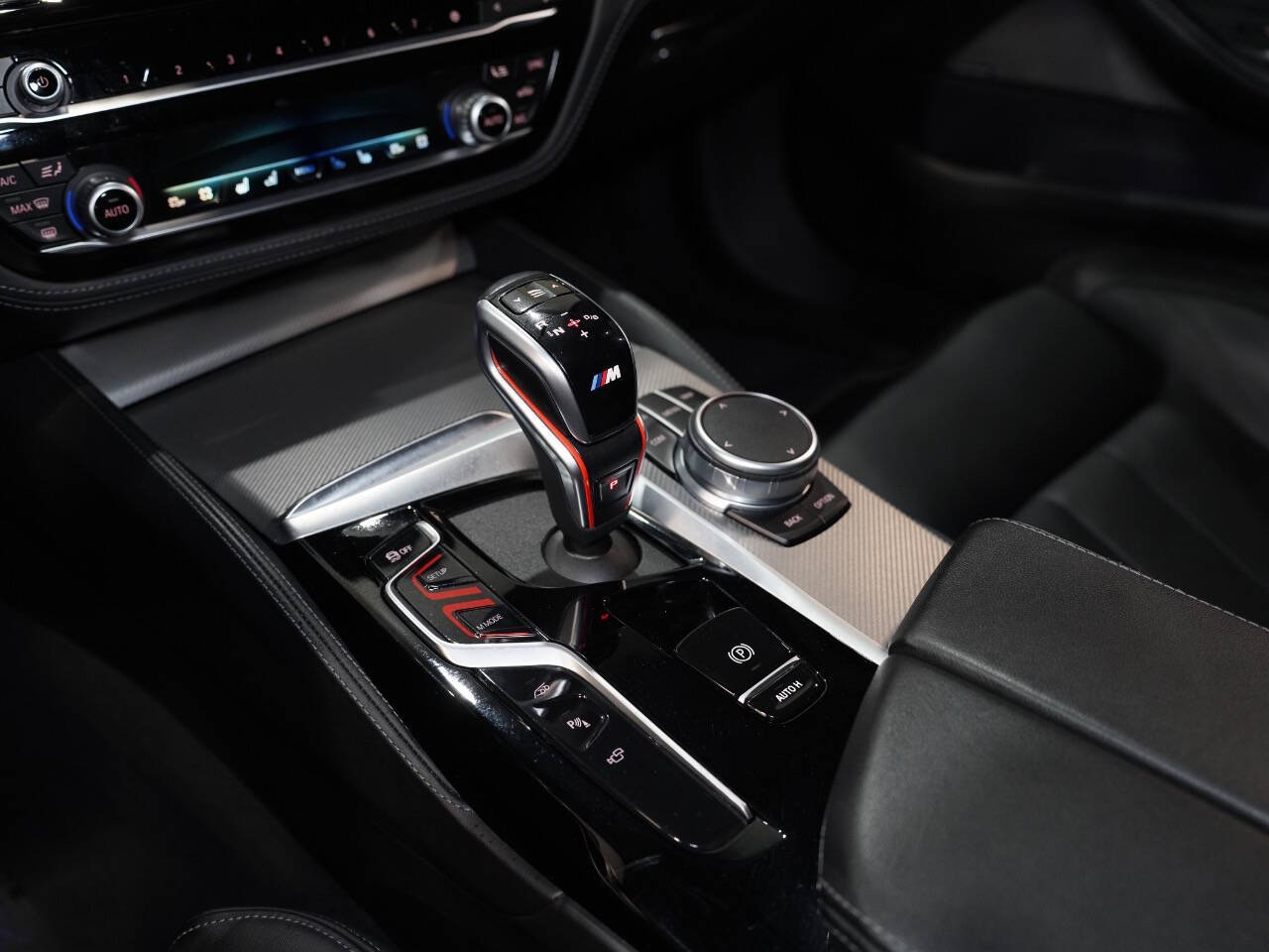 BLACK SAPPHIRE METALLIC, 2021 BMW M5 Image 53