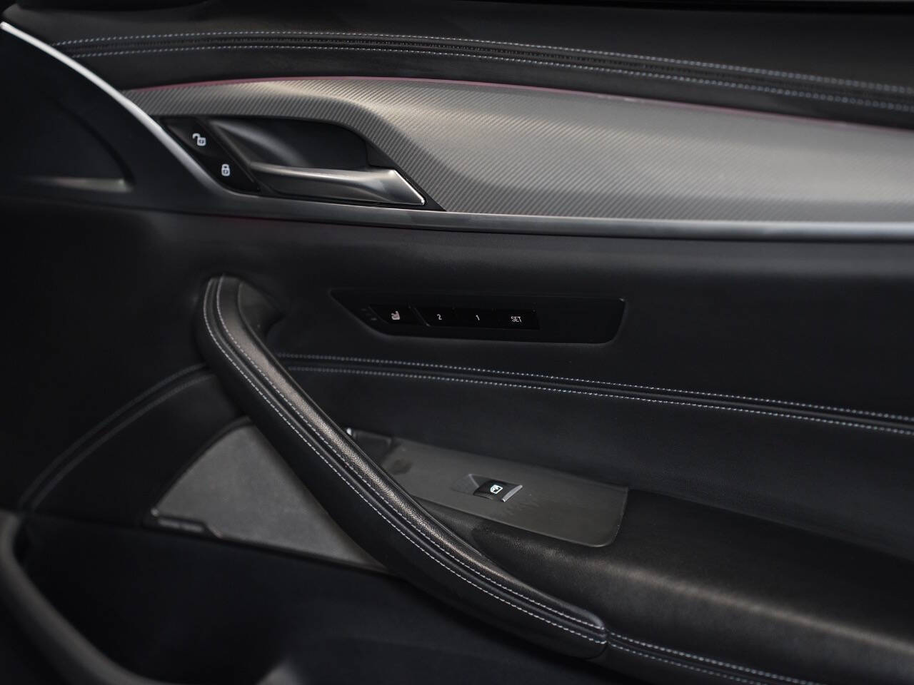BLACK SAPPHIRE METALLIC, 2021 BMW M5 Image 28