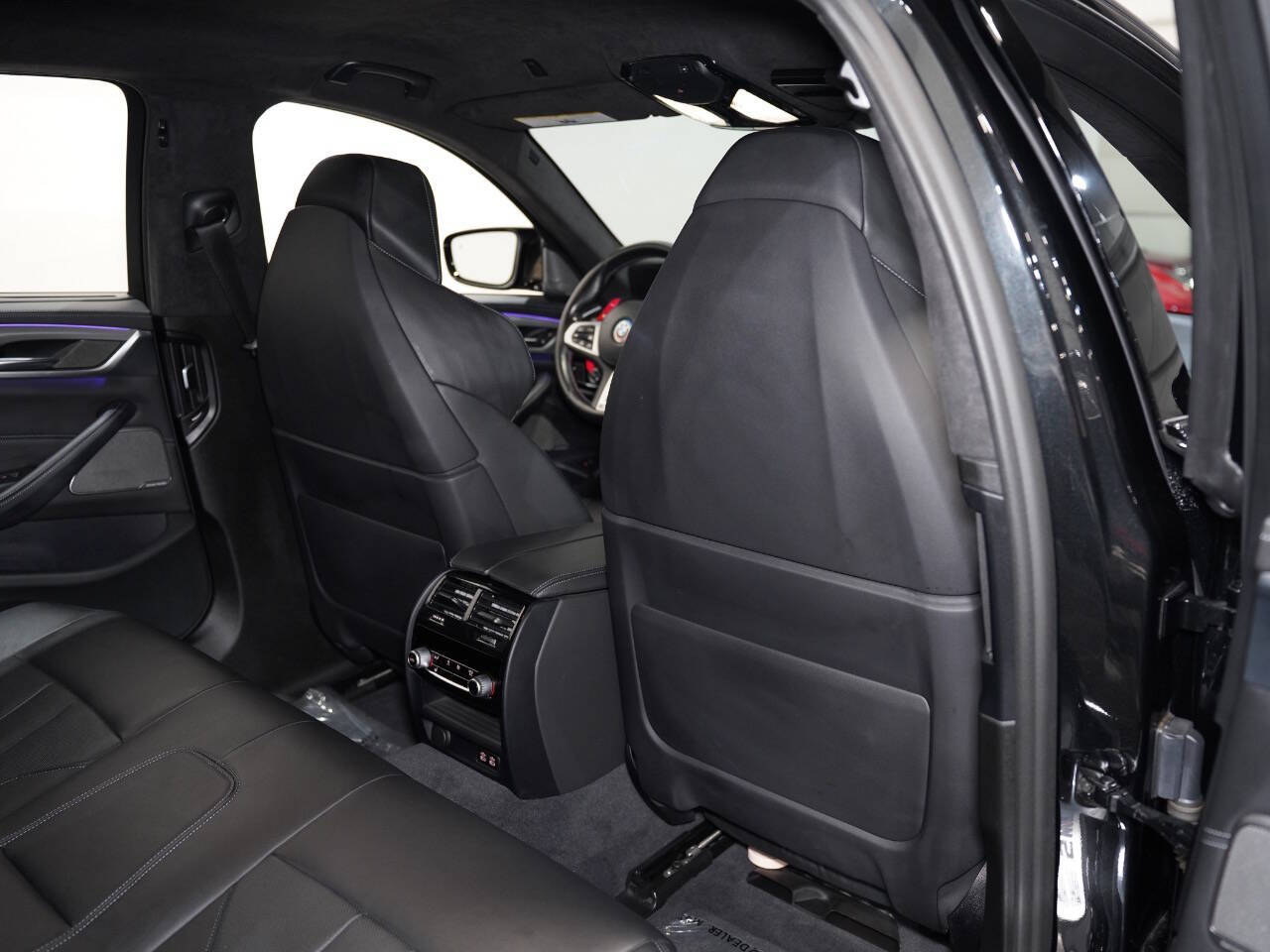 BLACK SAPPHIRE METALLIC, 2021 BMW M5 Image 42