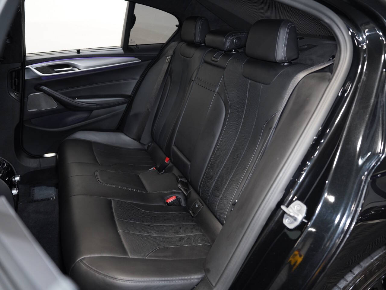 BLACK SAPPHIRE METALLIC, 2021 BMW M5 Image 43