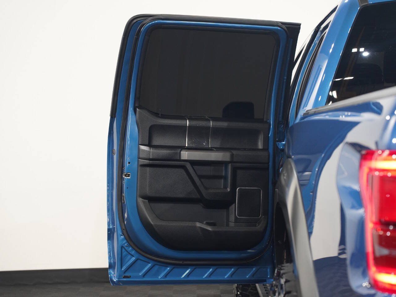 FORD PERFORMANCE BLUE, 2019 FORD F150 SUPERCREW CAB Image 34