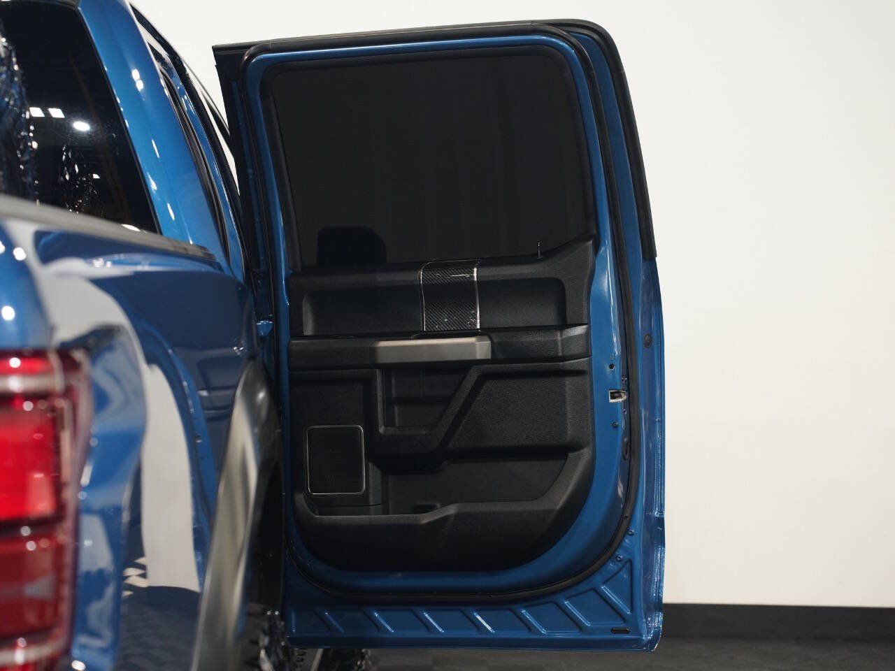 FORD PERFORMANCE BLUE, 2019 FORD F150 SUPERCREW CAB Image 32