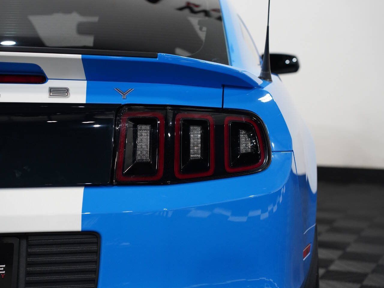 GRABBER BLUE, 2013 FORD MUSTANG Image 19