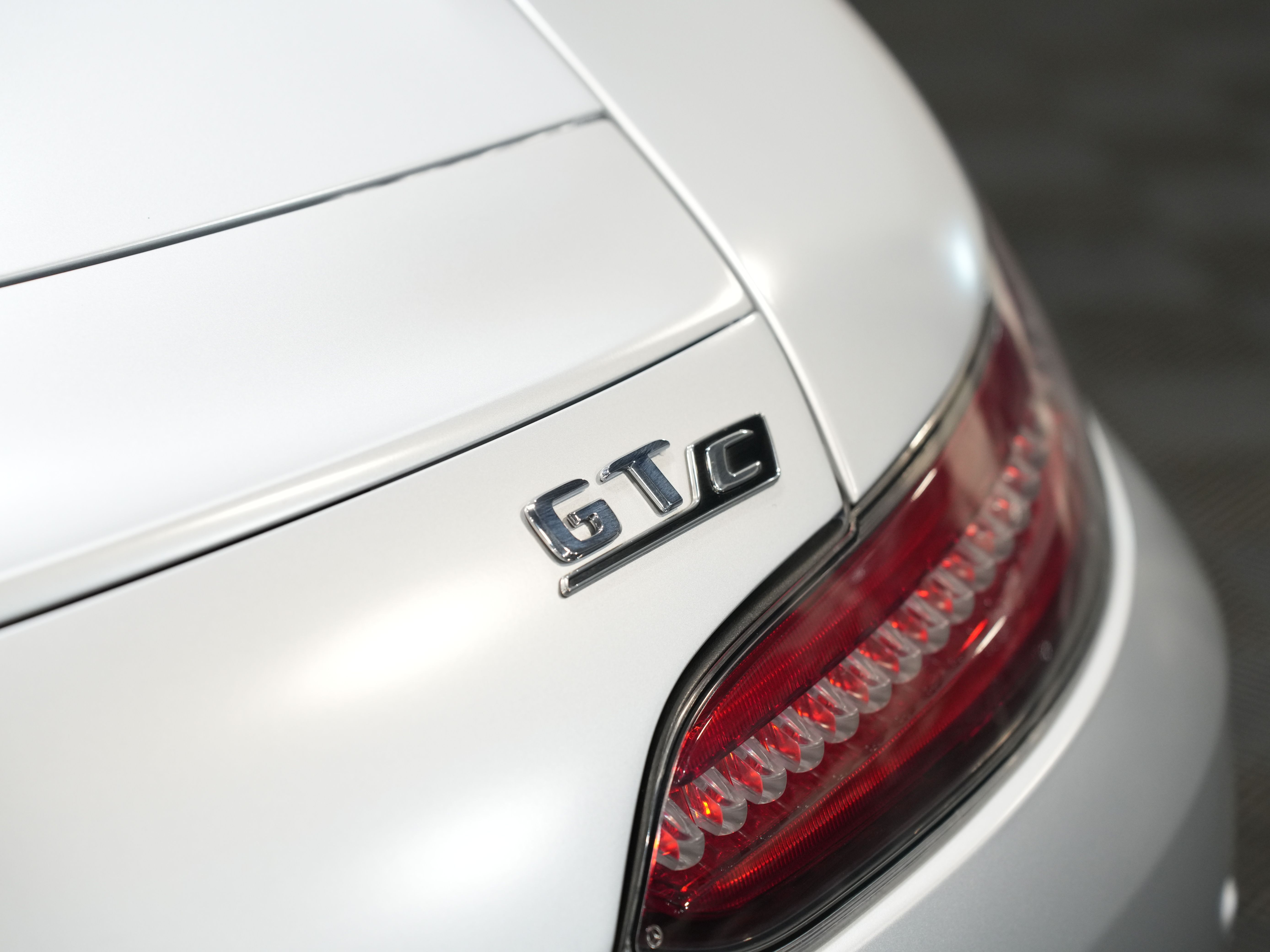 SILVER, 2018 MERCEDES-BENZ MERCEDES-AMG GT Image 21