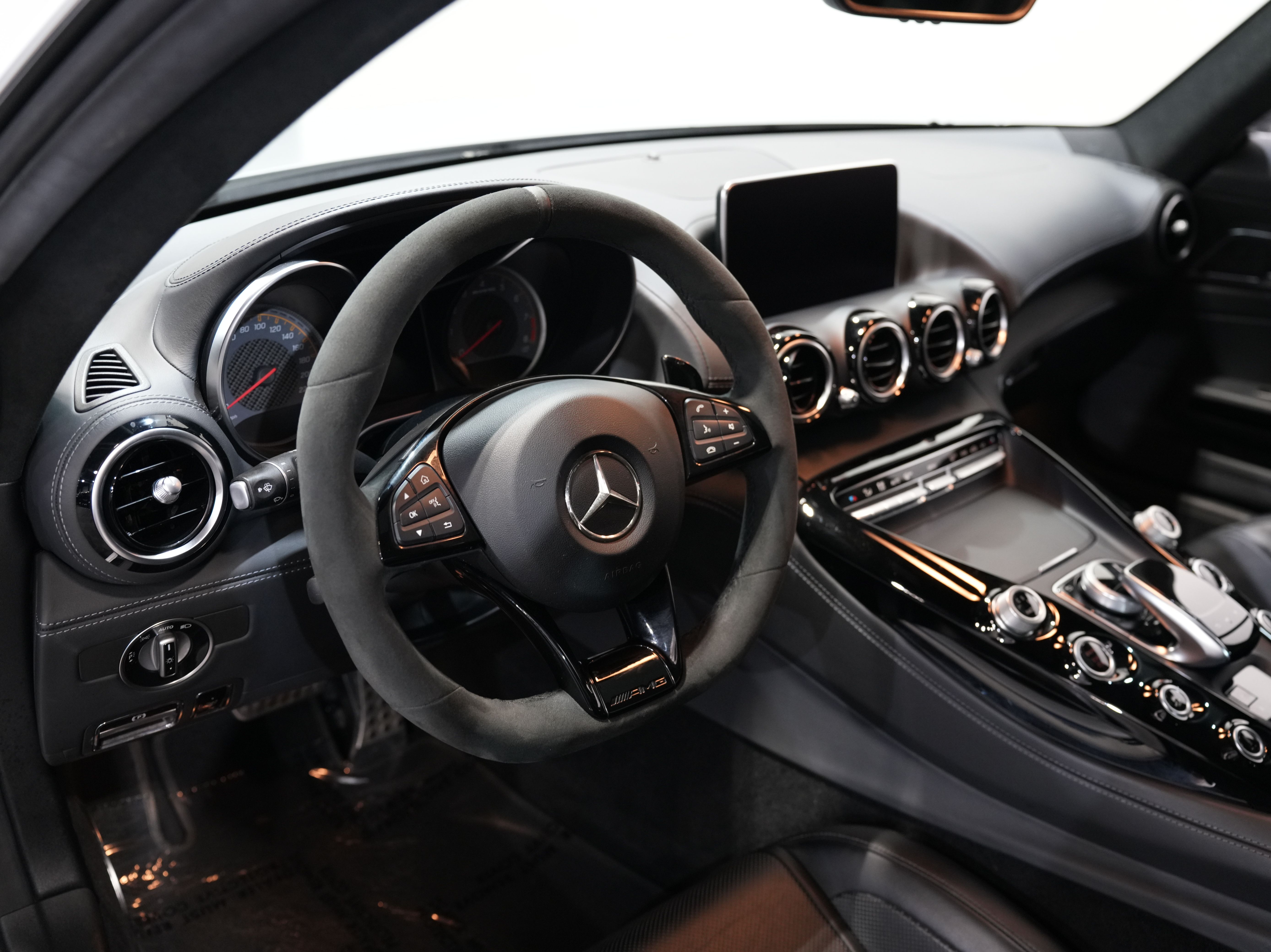 SILVER, 2018 MERCEDES-BENZ MERCEDES-AMG GT Image 32