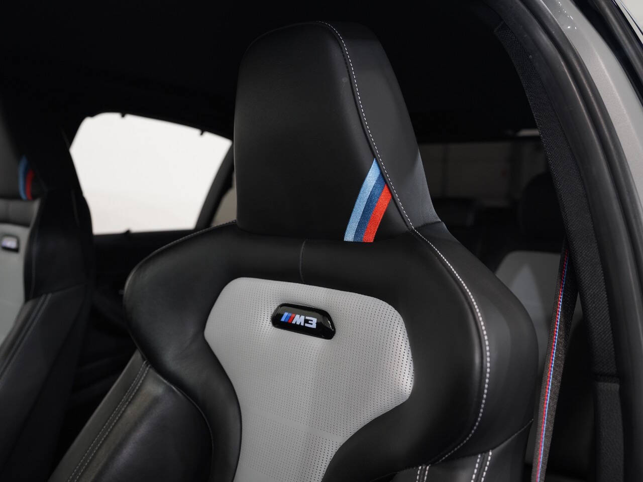 LIME ROCK GRAY METALLIC, 2018 BMW M3 Image 31