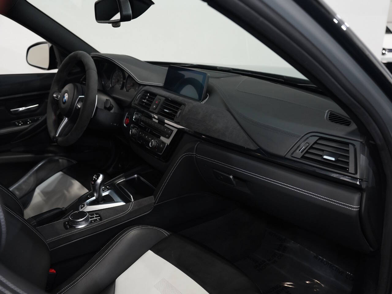 LIME ROCK GRAY METALLIC, 2018 BMW M3 Image 37
