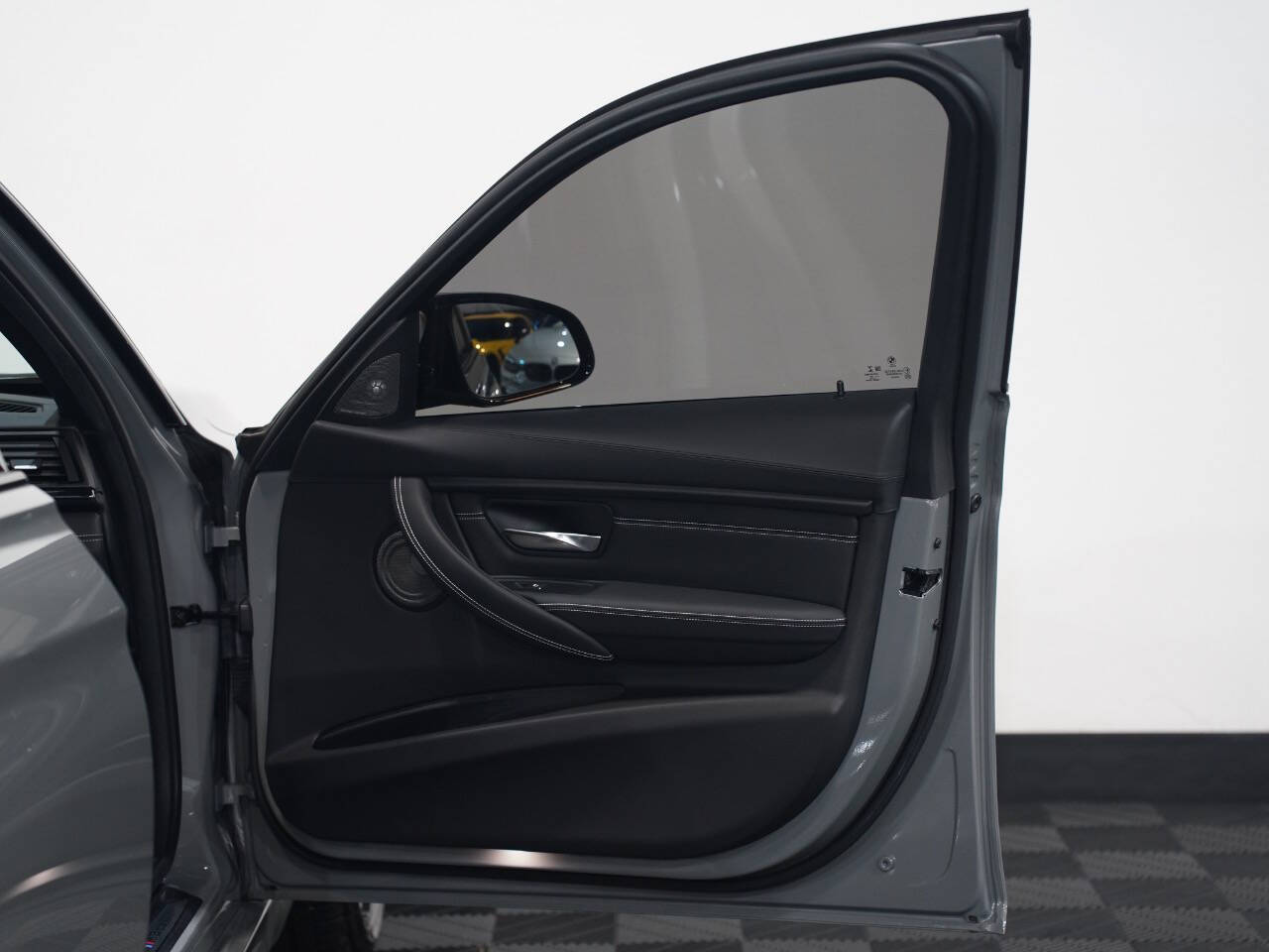 LIME ROCK GRAY METALLIC, 2018 BMW M3 Image 25
