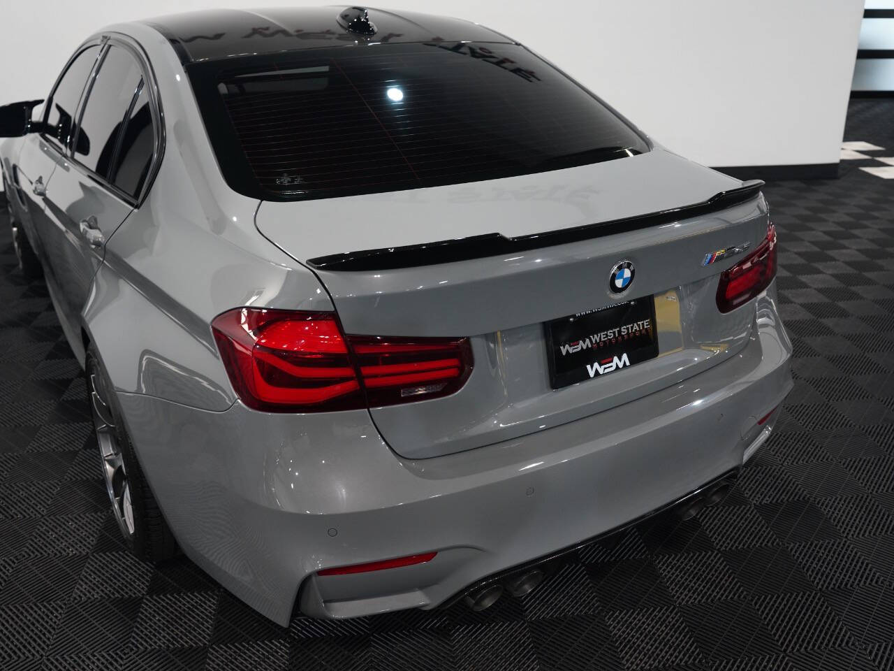 LIME ROCK GRAY METALLIC, 2018 BMW M3 Image 21