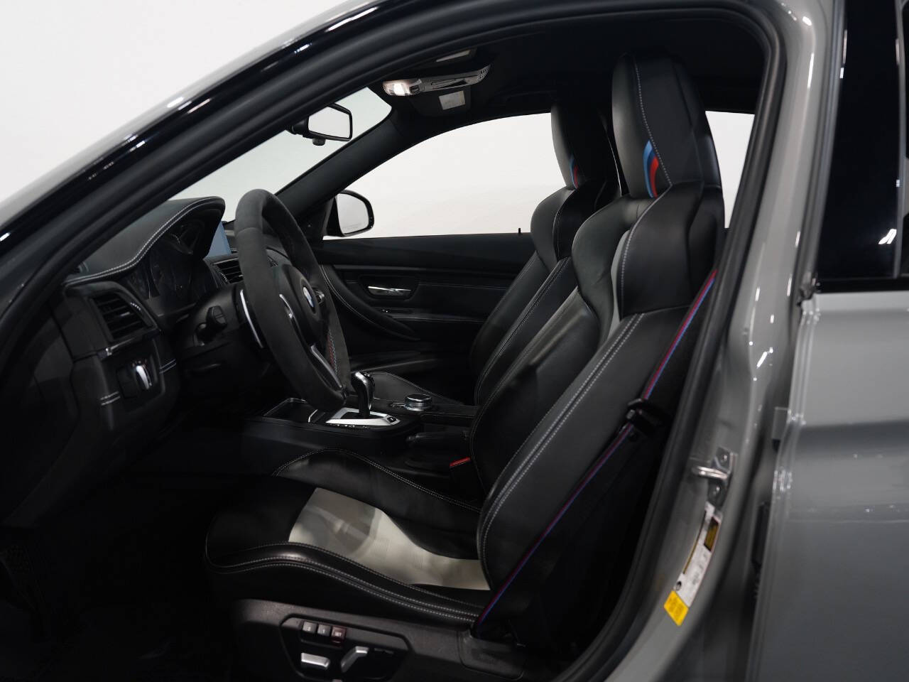 LIME ROCK GRAY METALLIC, 2018 BMW M3 Image 33