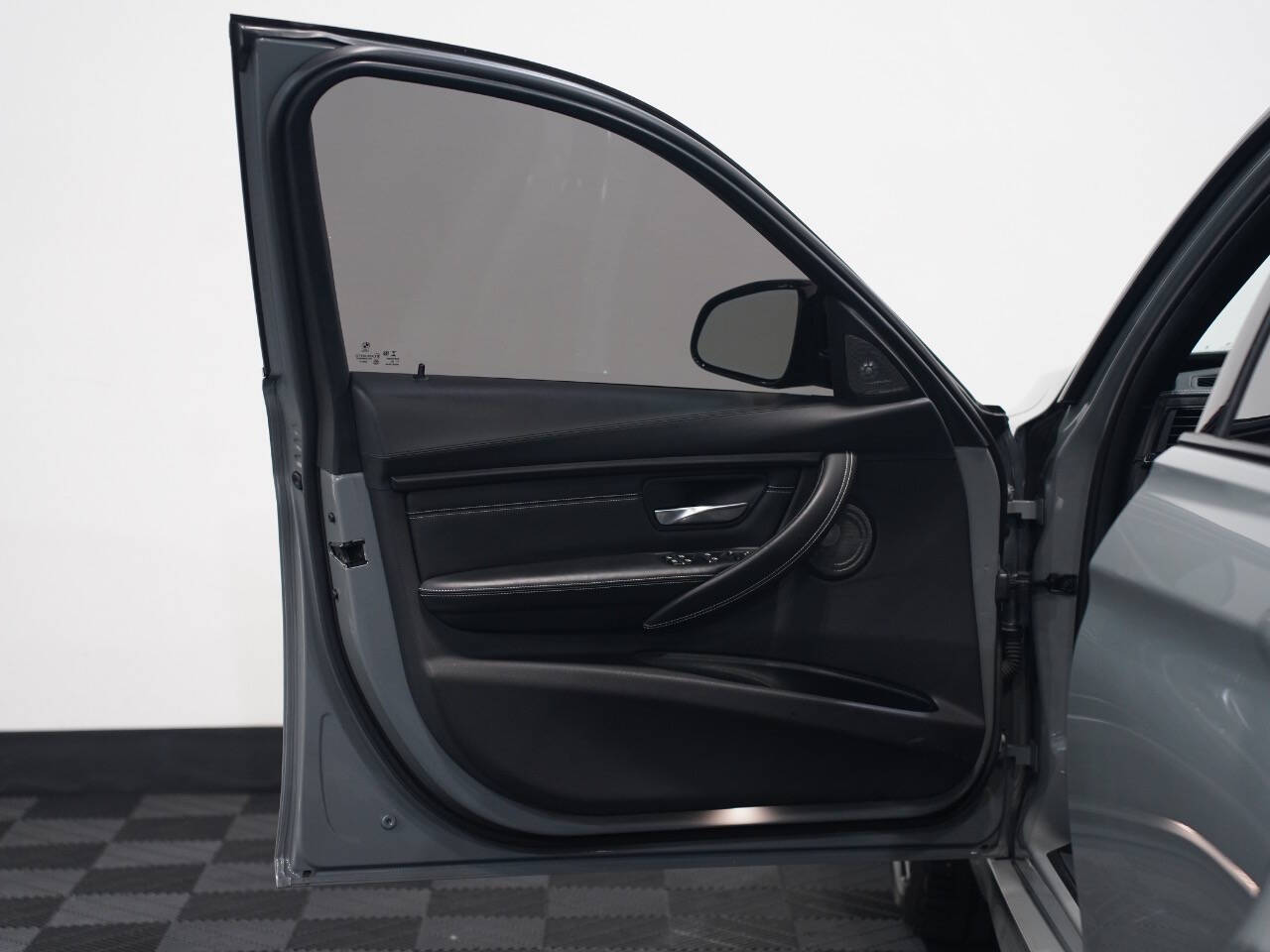 LIME ROCK GRAY METALLIC, 2018 BMW M3 Image 23