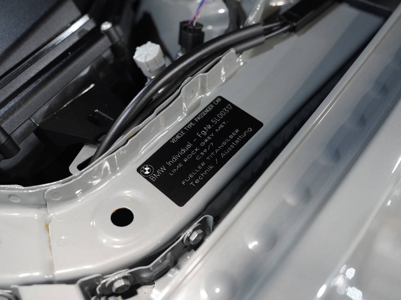 LIME ROCK GRAY METALLIC, 2018 BMW M3 Image 56