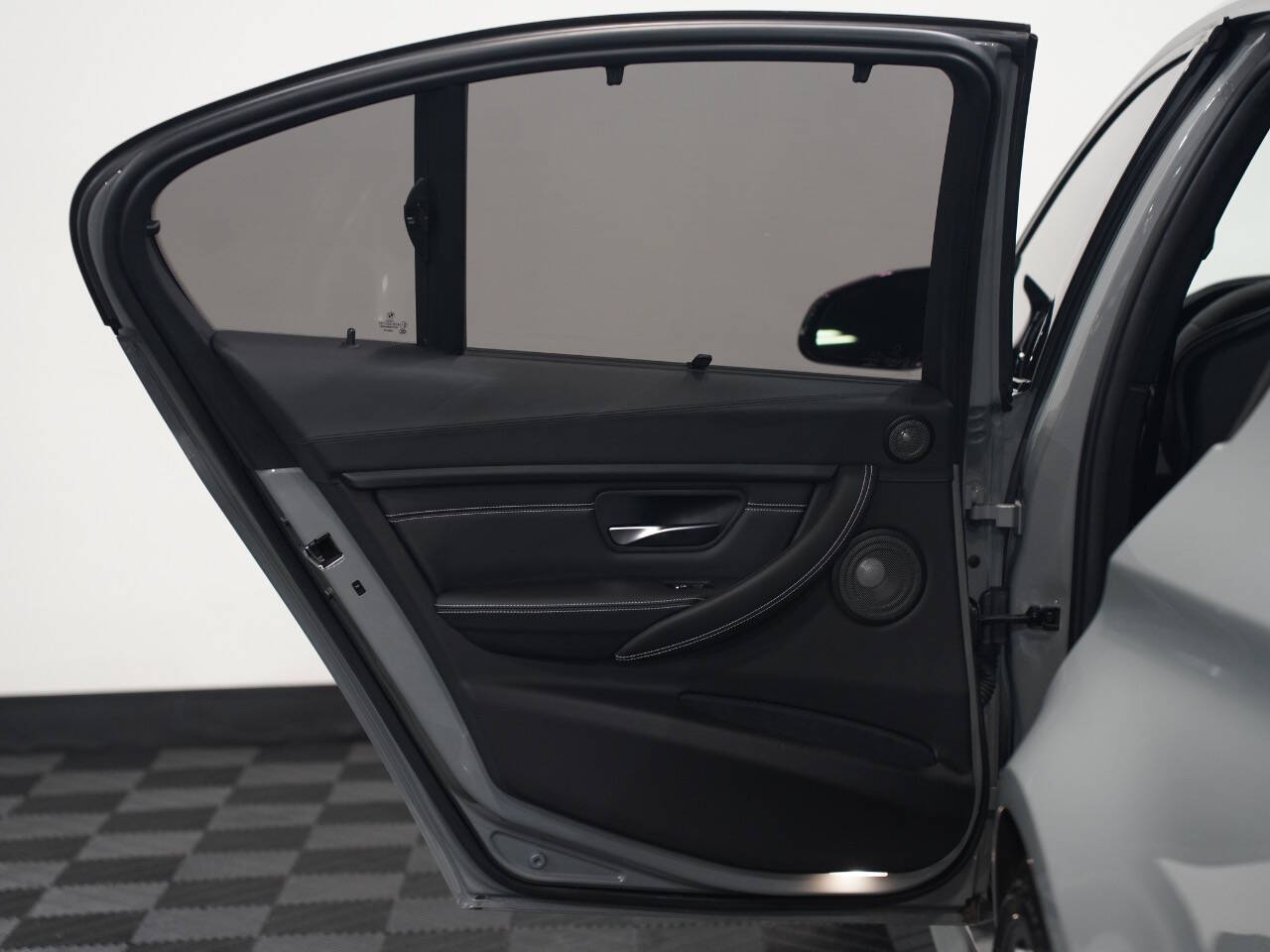 LIME ROCK GRAY METALLIC, 2018 BMW M3 Image 29