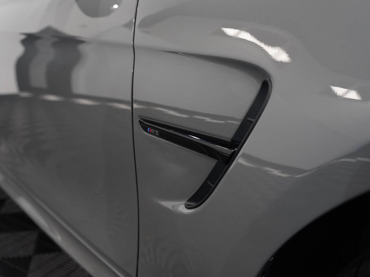LIME ROCK GRAY METALLIC, 2018 BMW M3 Image 14