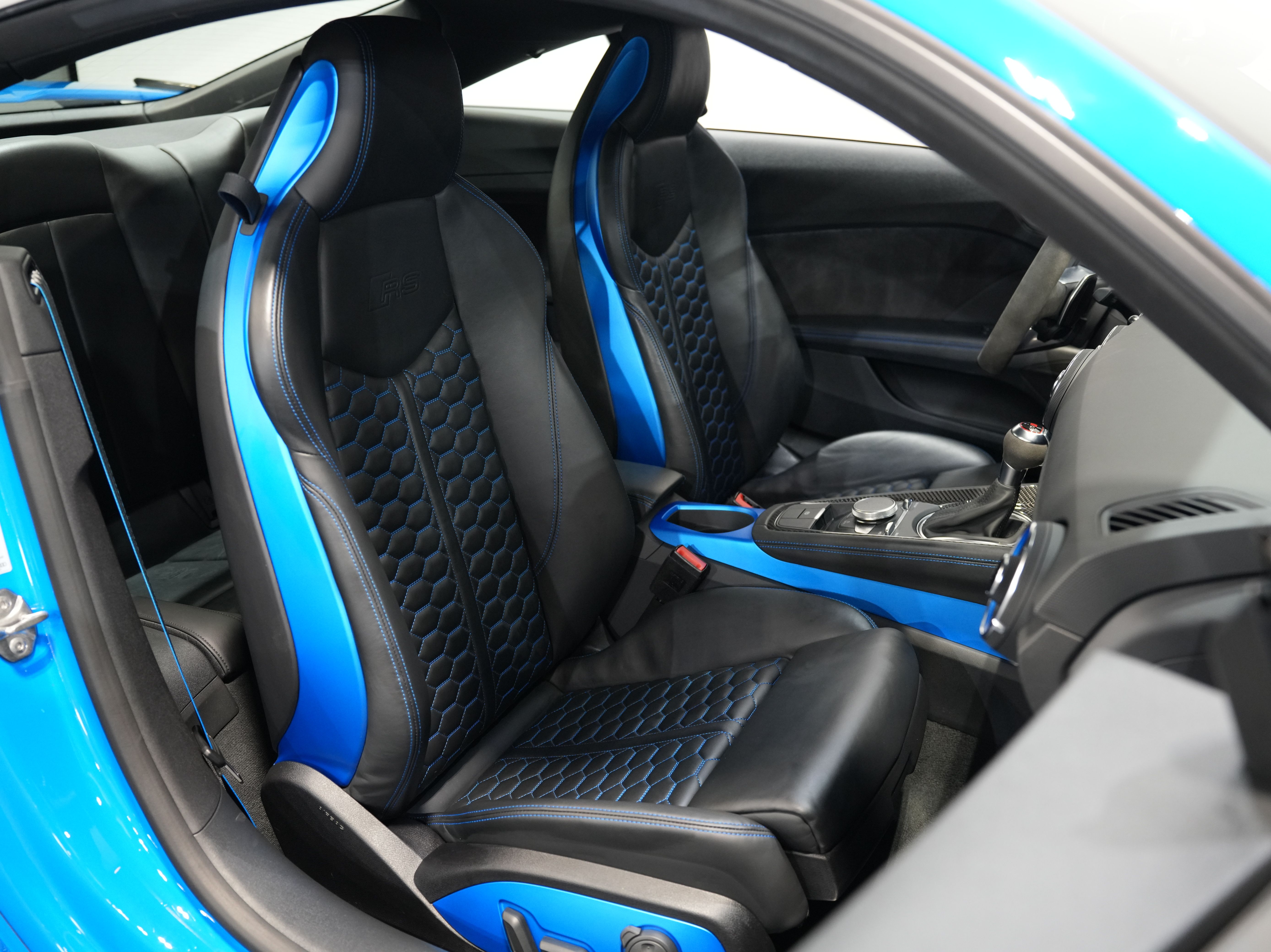BLUE, 2019 AUDI TT Image 32