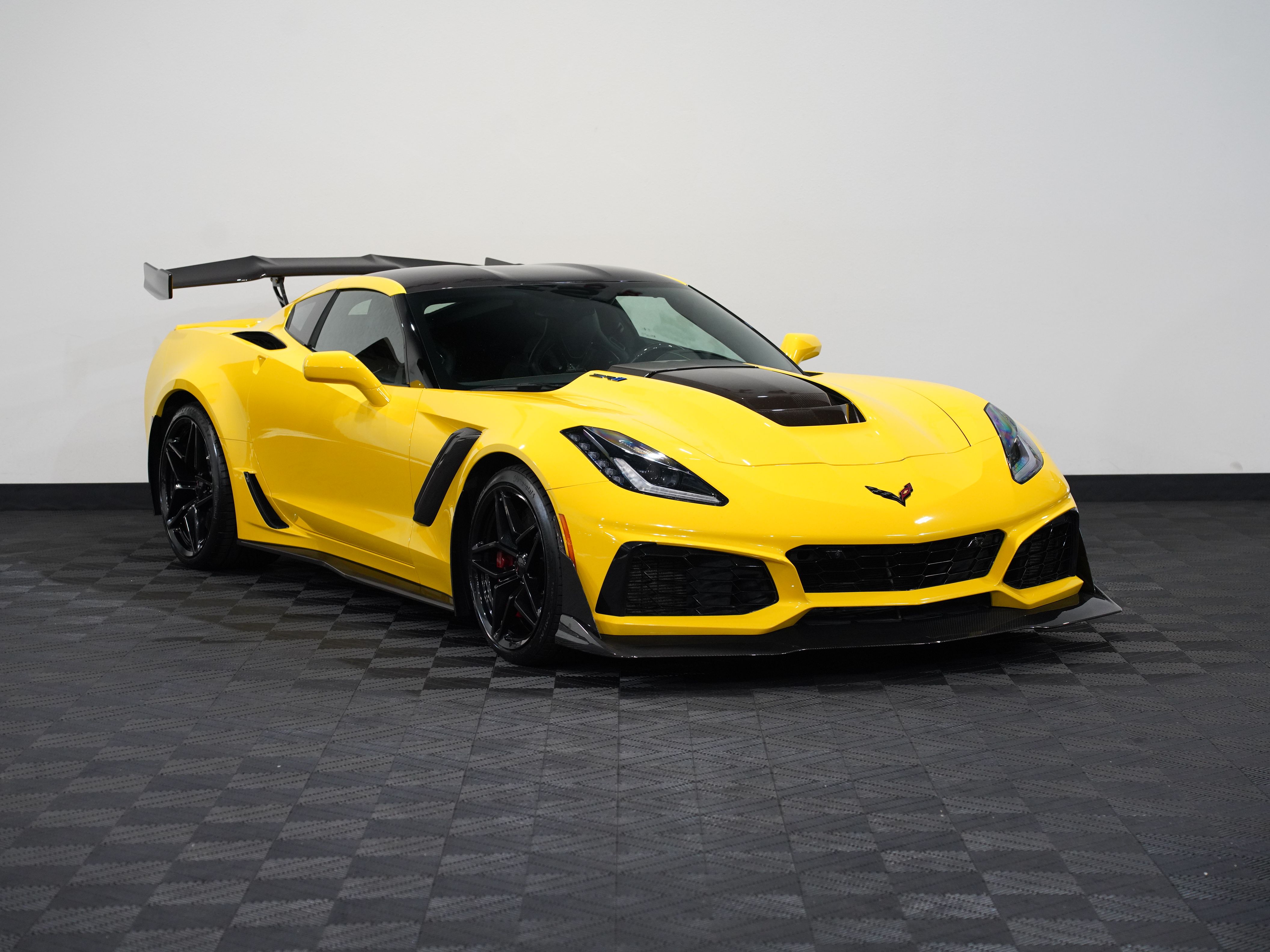 YELLOW, 2019 CHEVROLET CORVETTE Image 5