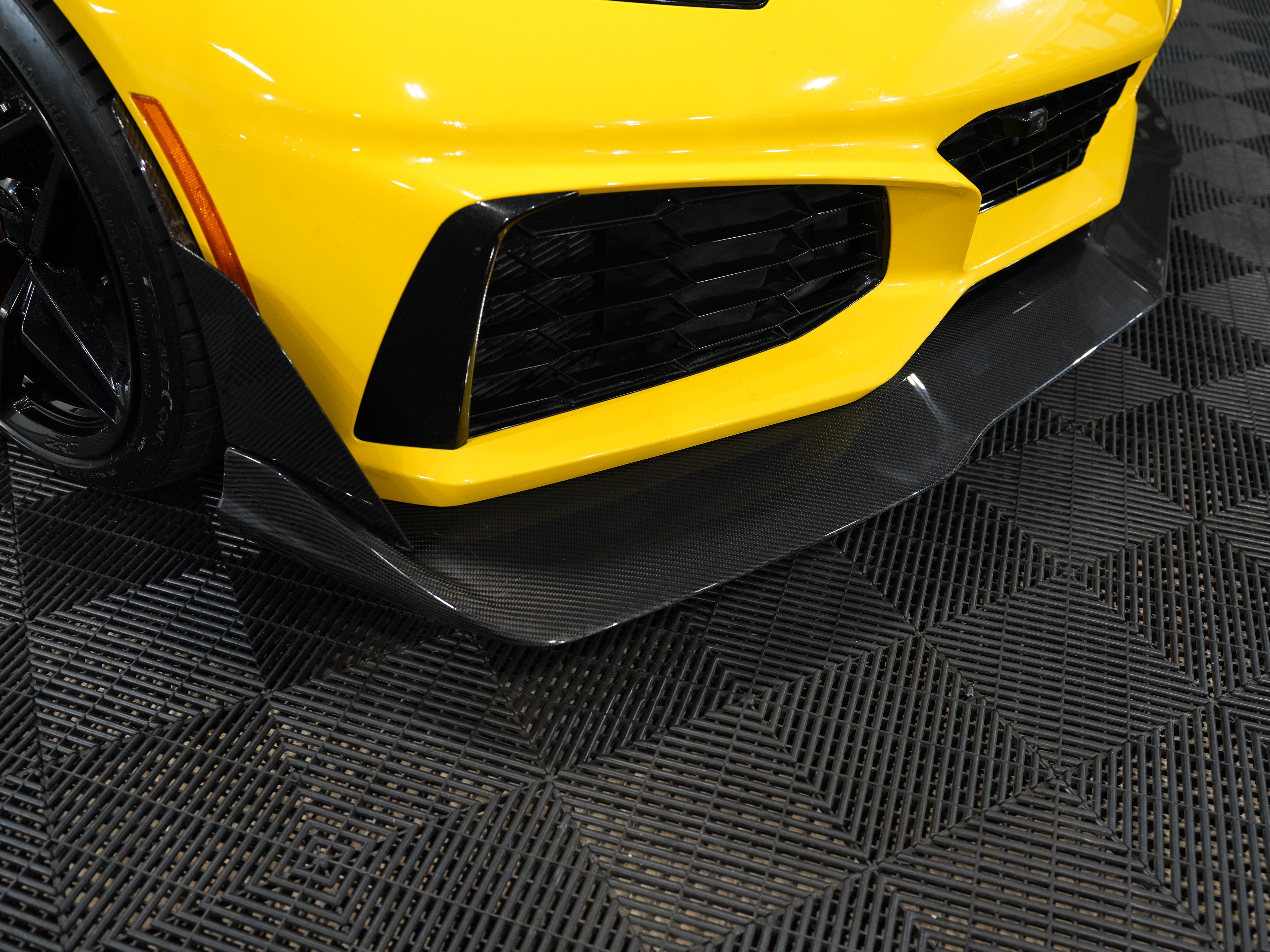 YELLOW, 2019 CHEVROLET CORVETTE Image 15