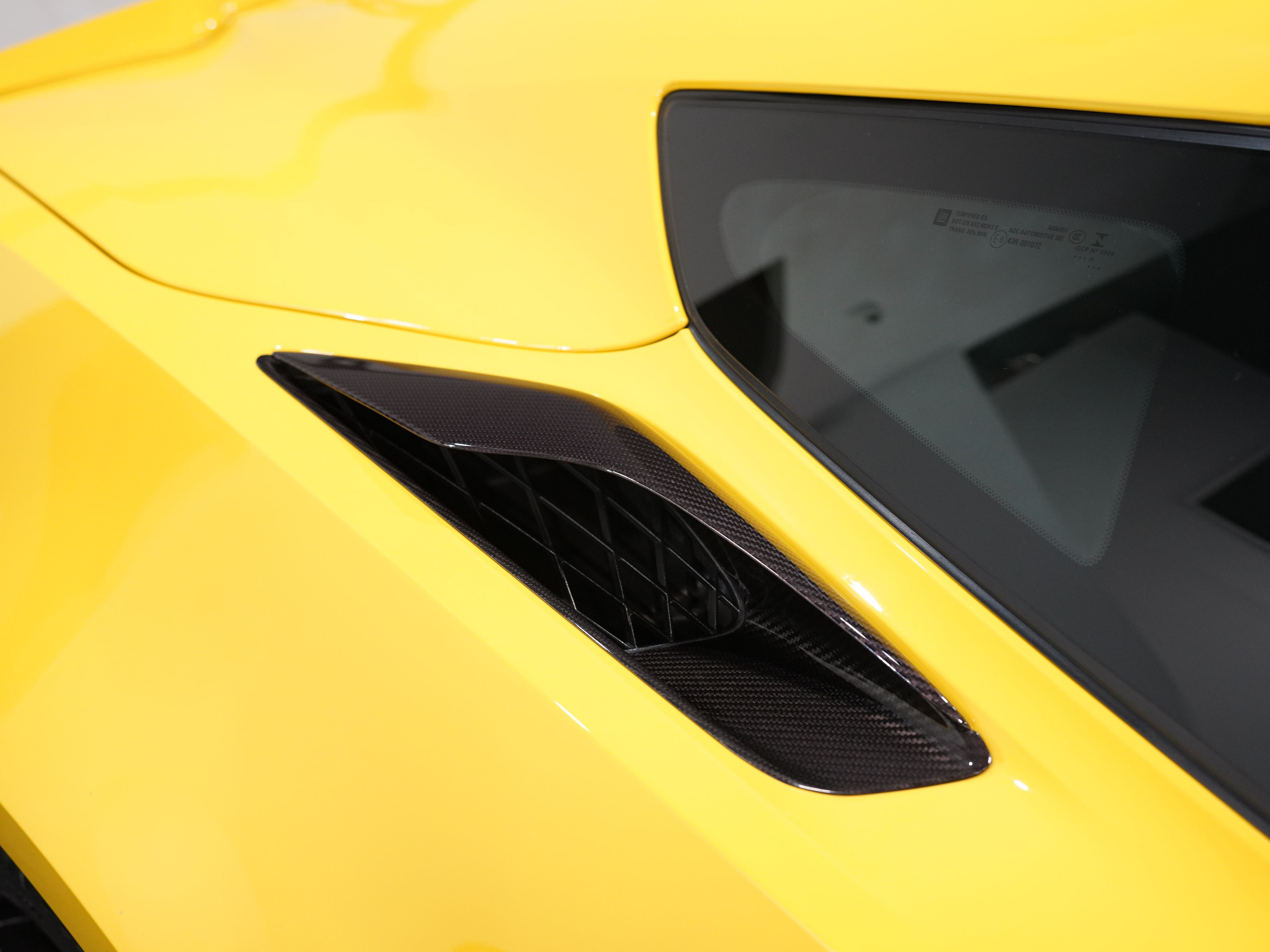 YELLOW, 2019 CHEVROLET CORVETTE Image 19