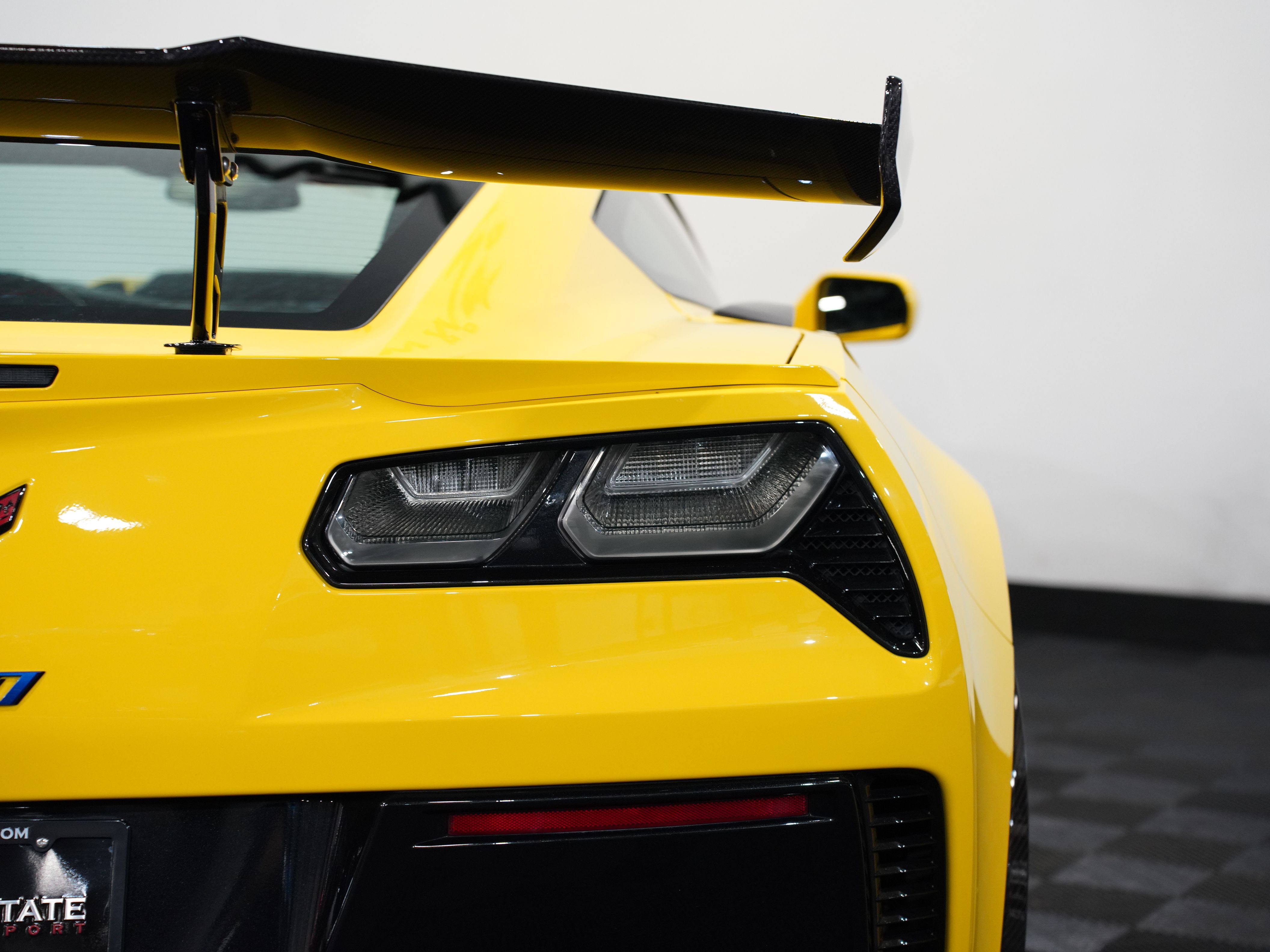 YELLOW, 2019 CHEVROLET CORVETTE Image 22
