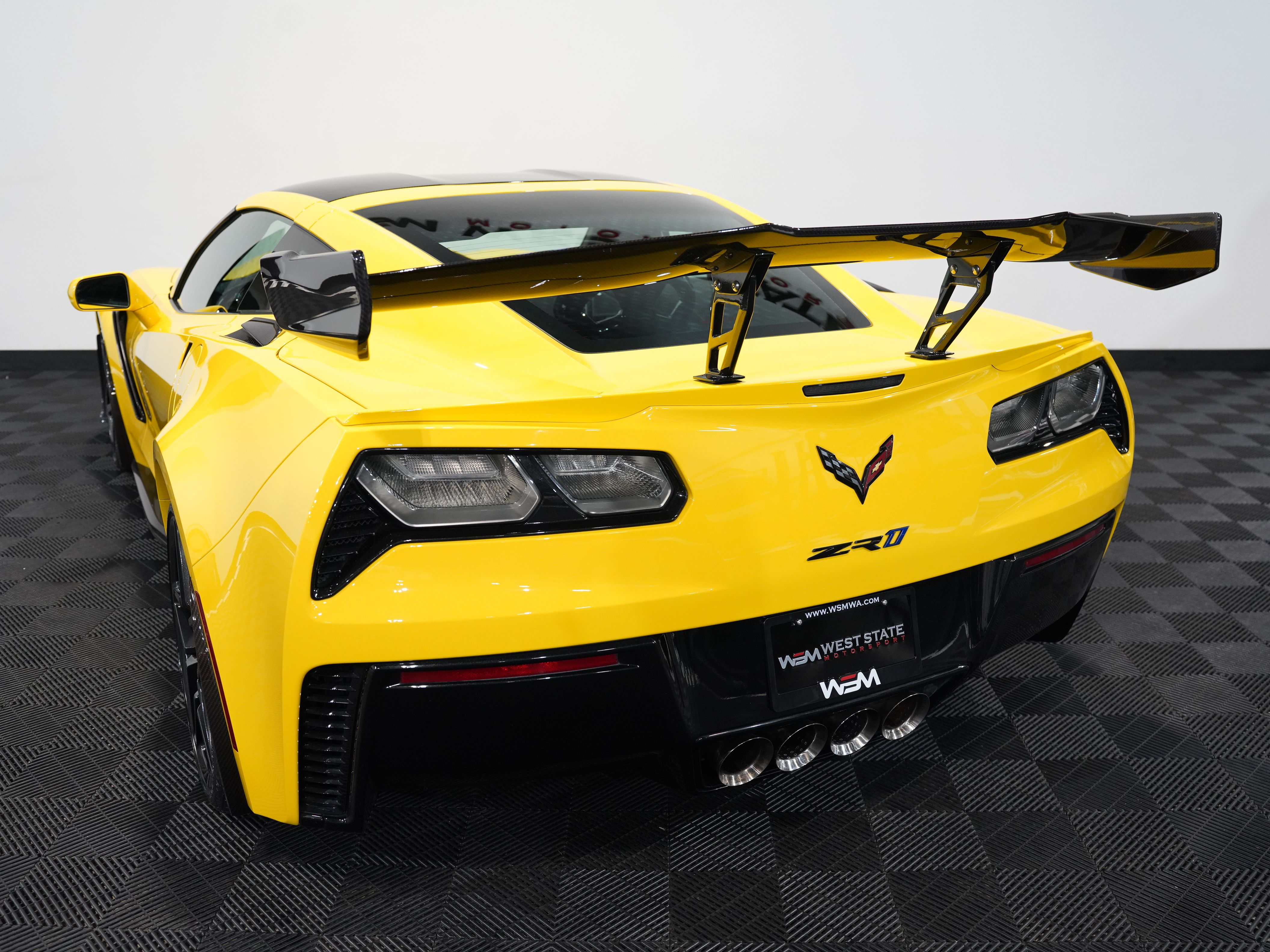 YELLOW, 2019 CHEVROLET CORVETTE Image 24