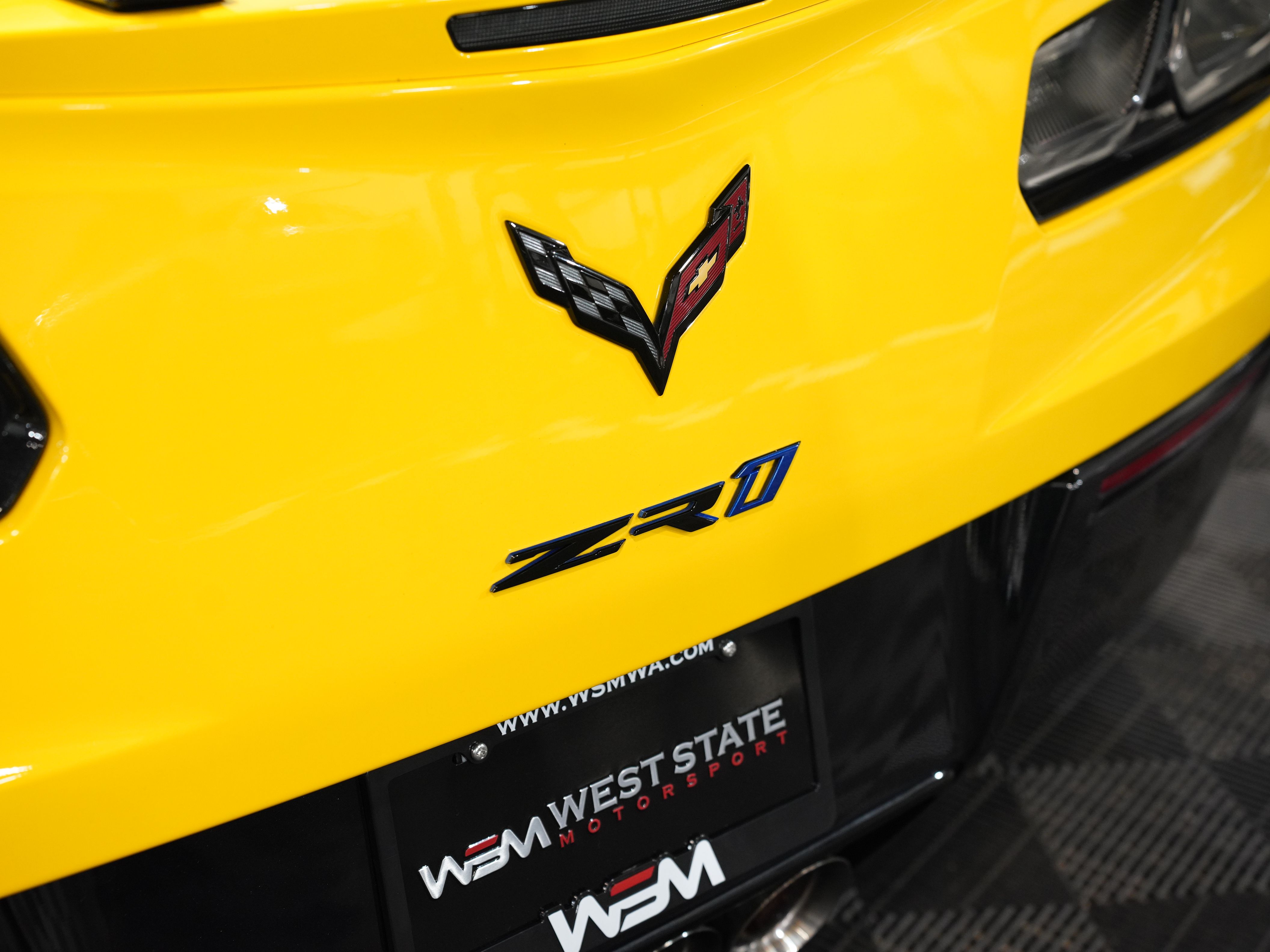 YELLOW, 2019 CHEVROLET CORVETTE Image 25