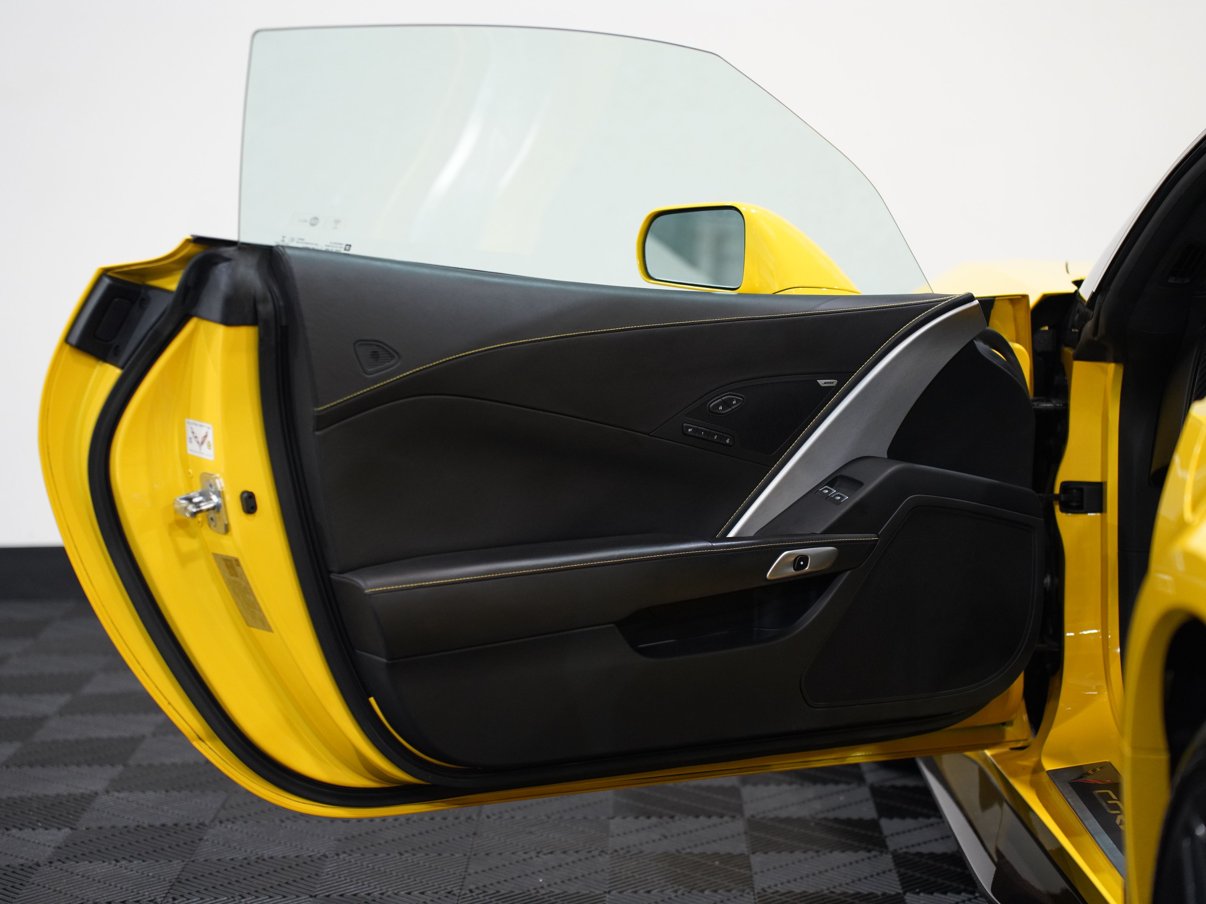 YELLOW, 2019 CHEVROLET CORVETTE Image 30