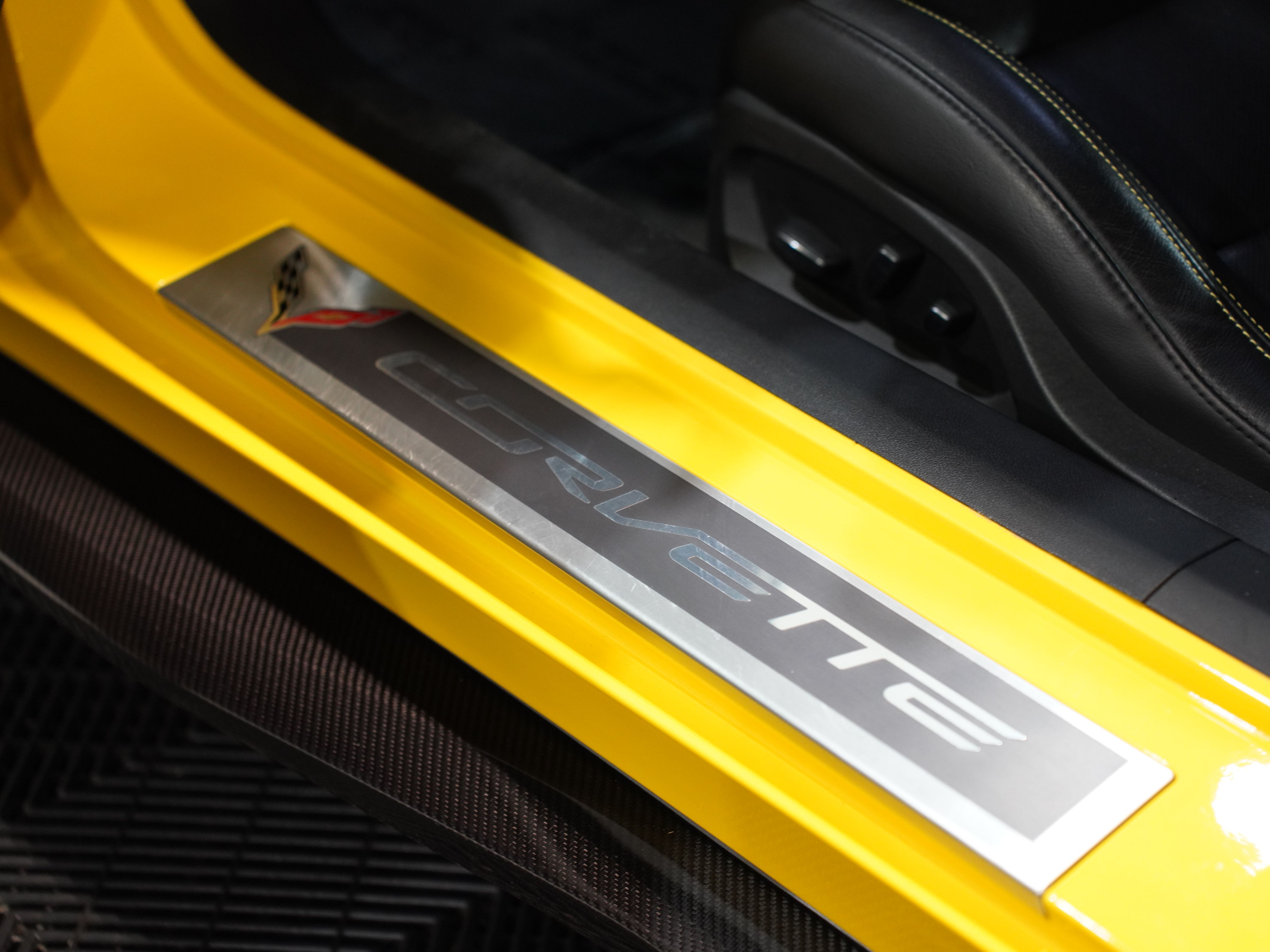 YELLOW, 2019 CHEVROLET CORVETTE Image 34