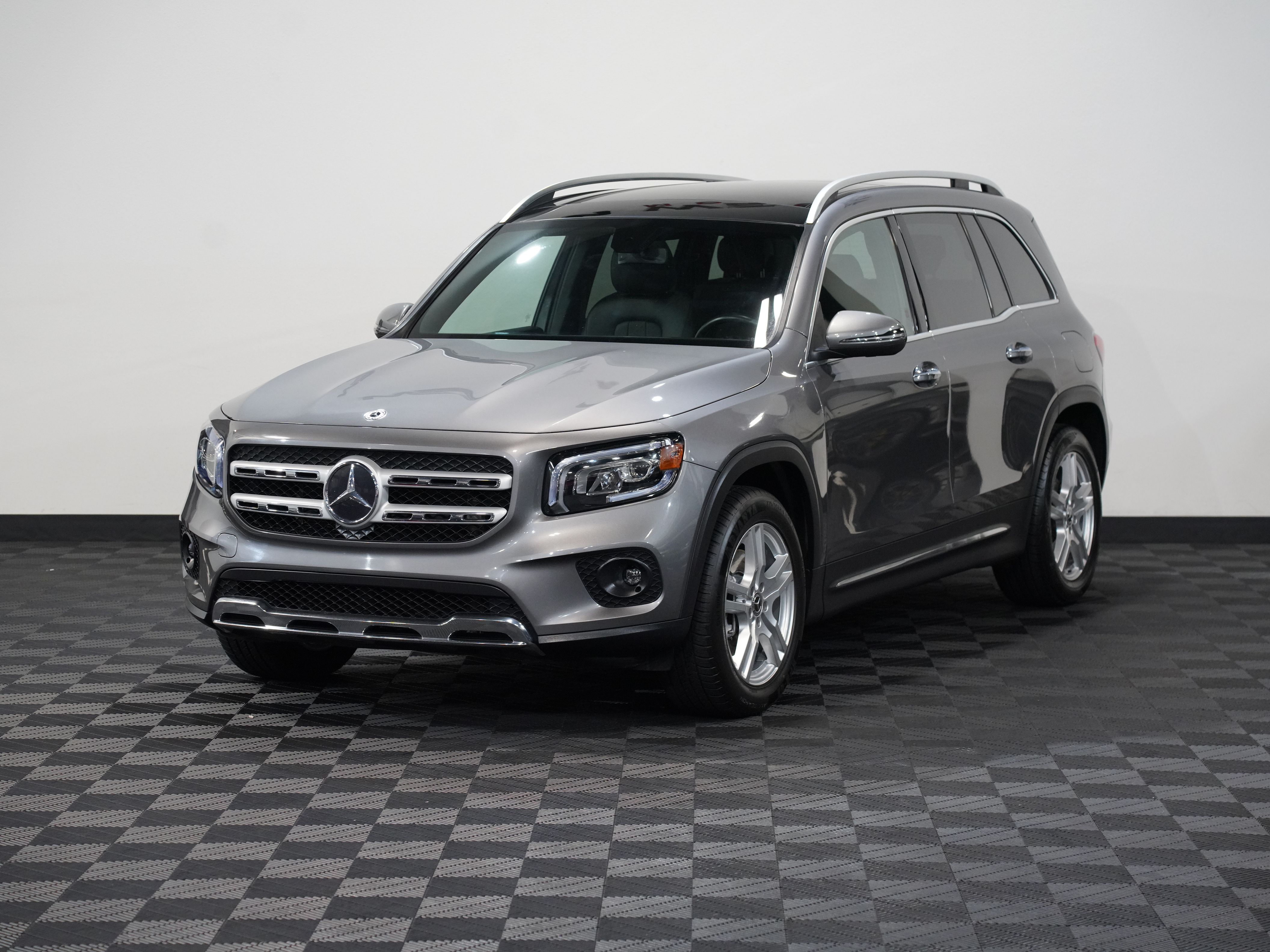 GRAY, 2020 MERCEDES-BENZ GLB Image 3