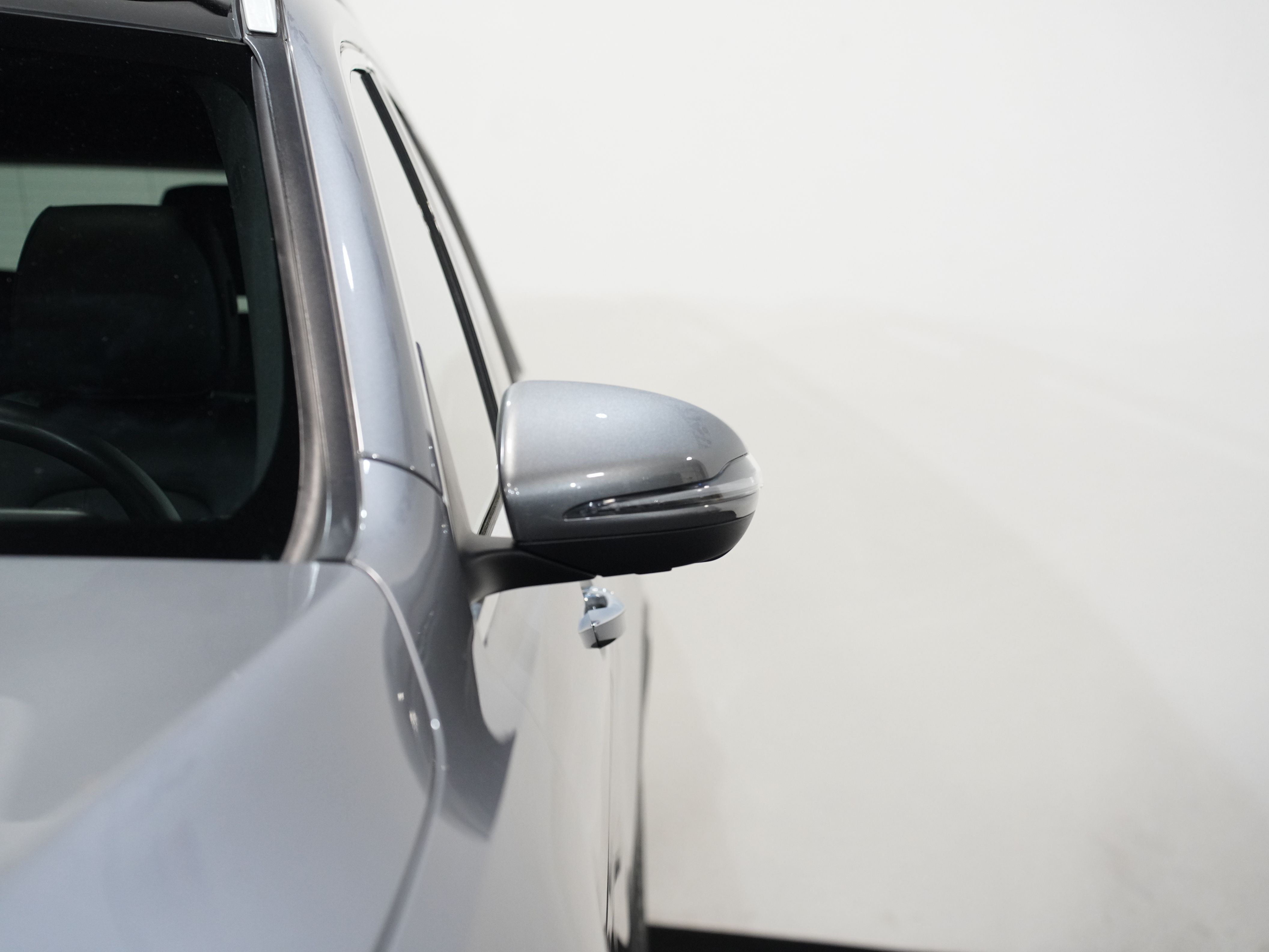 GRAY, 2020 MERCEDES-BENZ GLB Image 11
