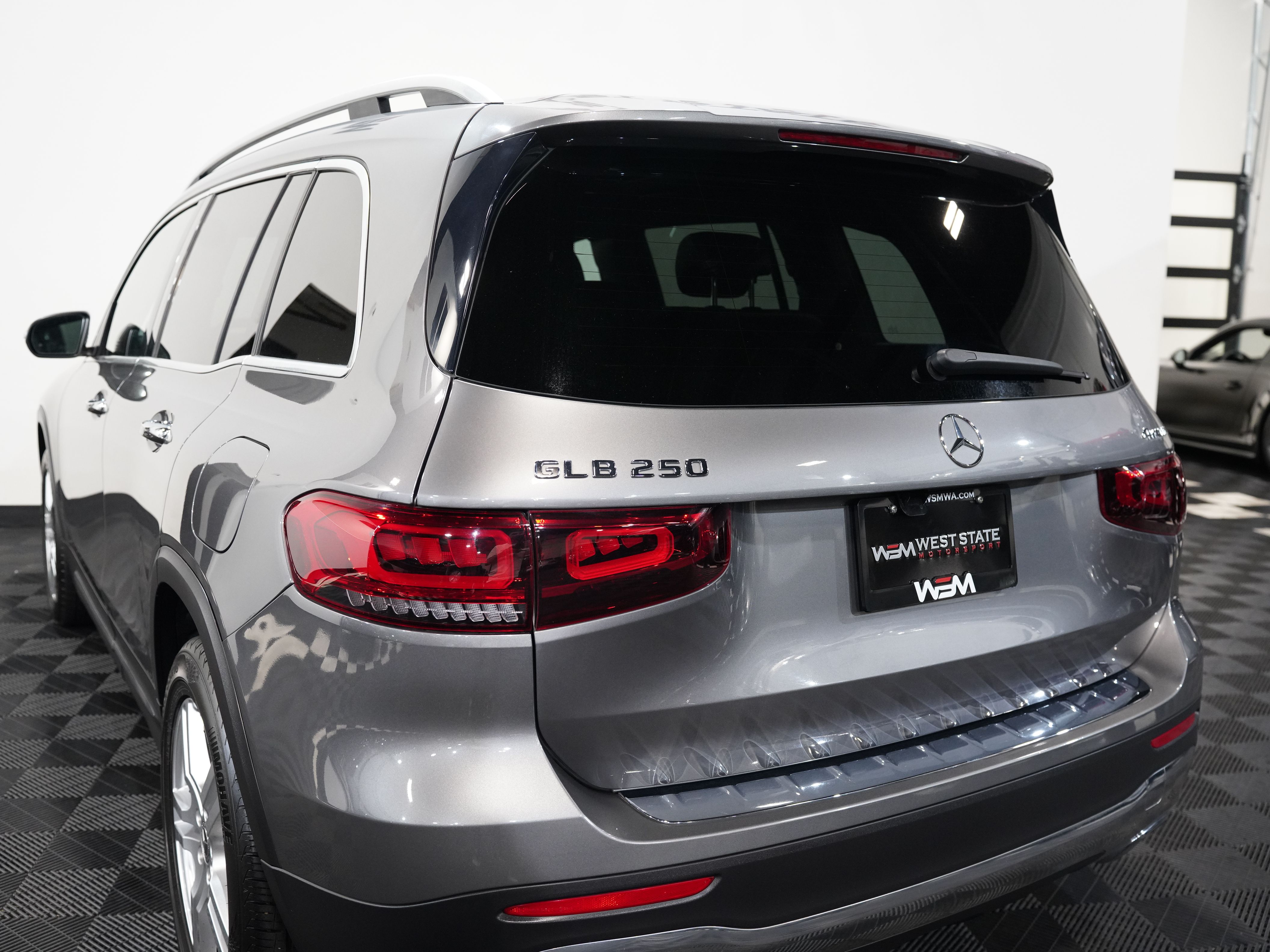 GRAY, 2020 MERCEDES-BENZ GLB Image 18
