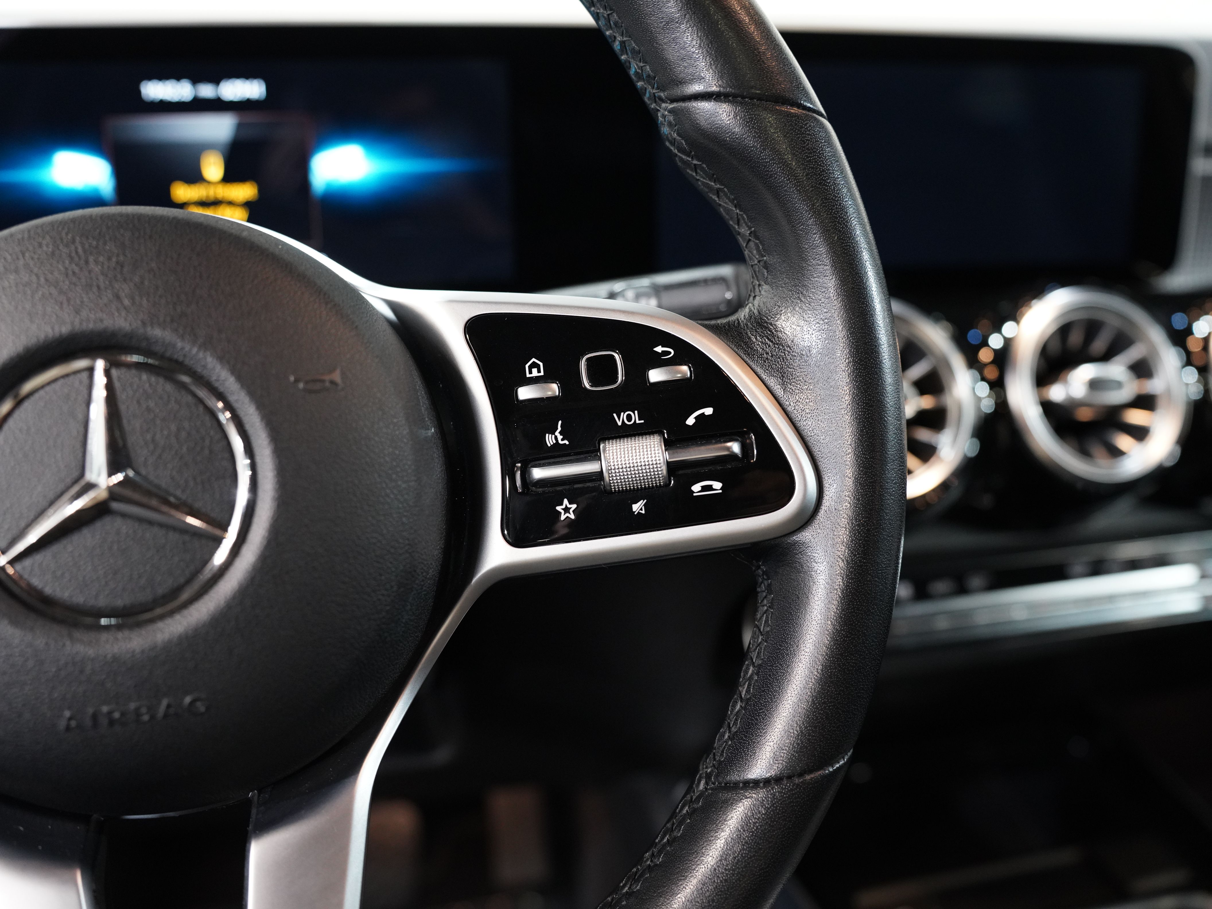 GRAY, 2020 MERCEDES-BENZ GLB Image 41