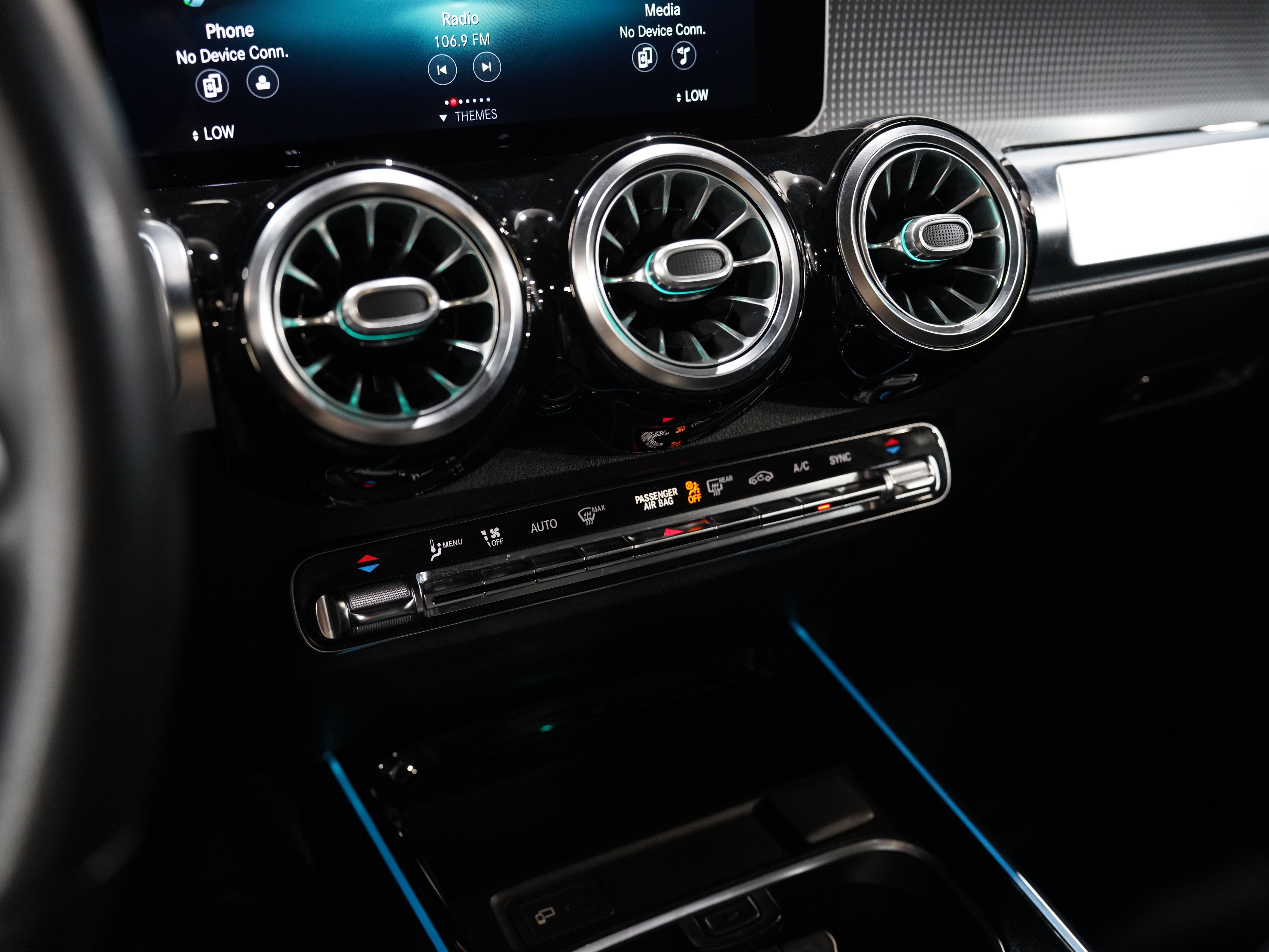 GRAY, 2020 MERCEDES-BENZ GLB Image 44
