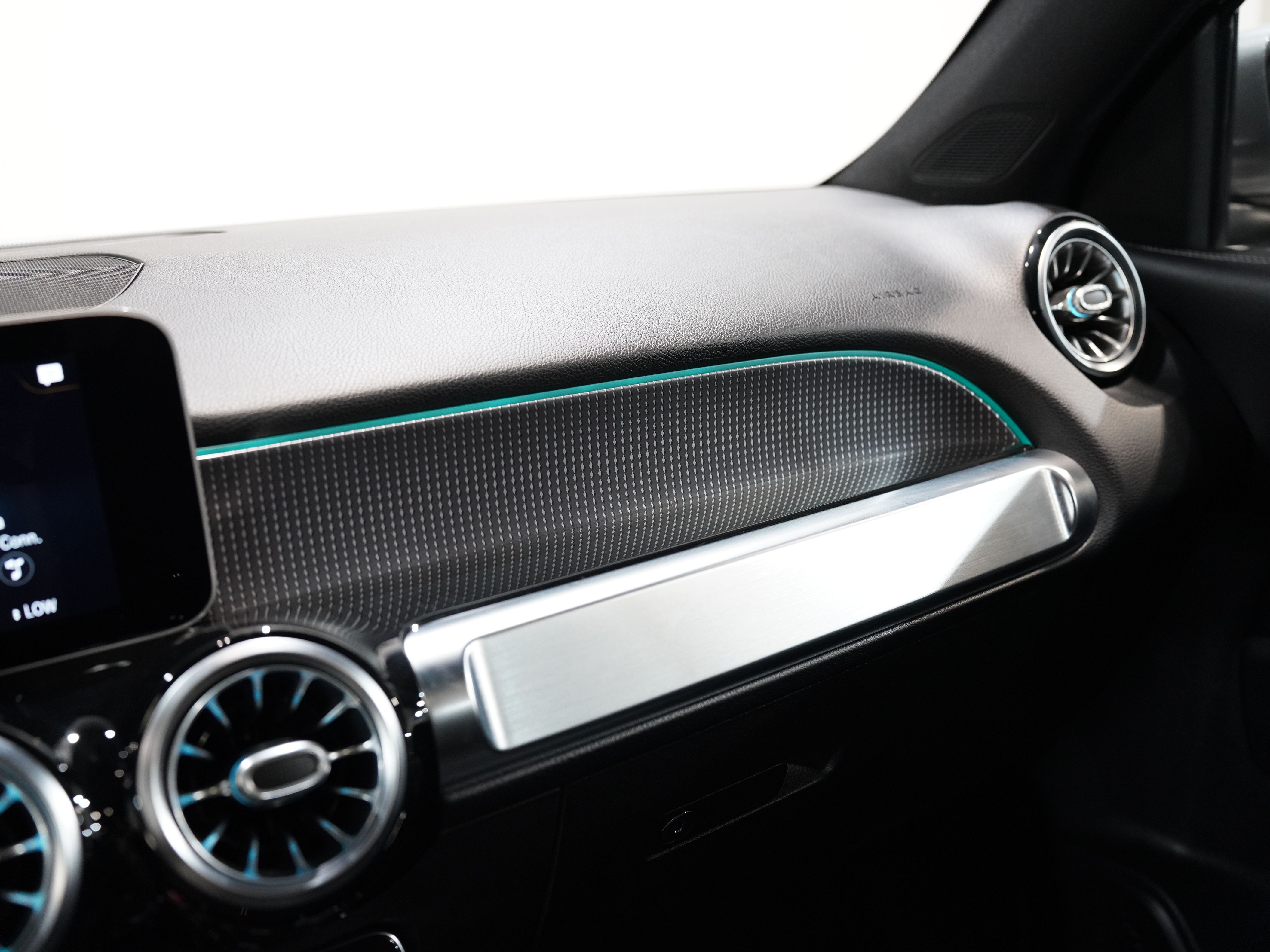 GRAY, 2020 MERCEDES-BENZ GLB Image 46