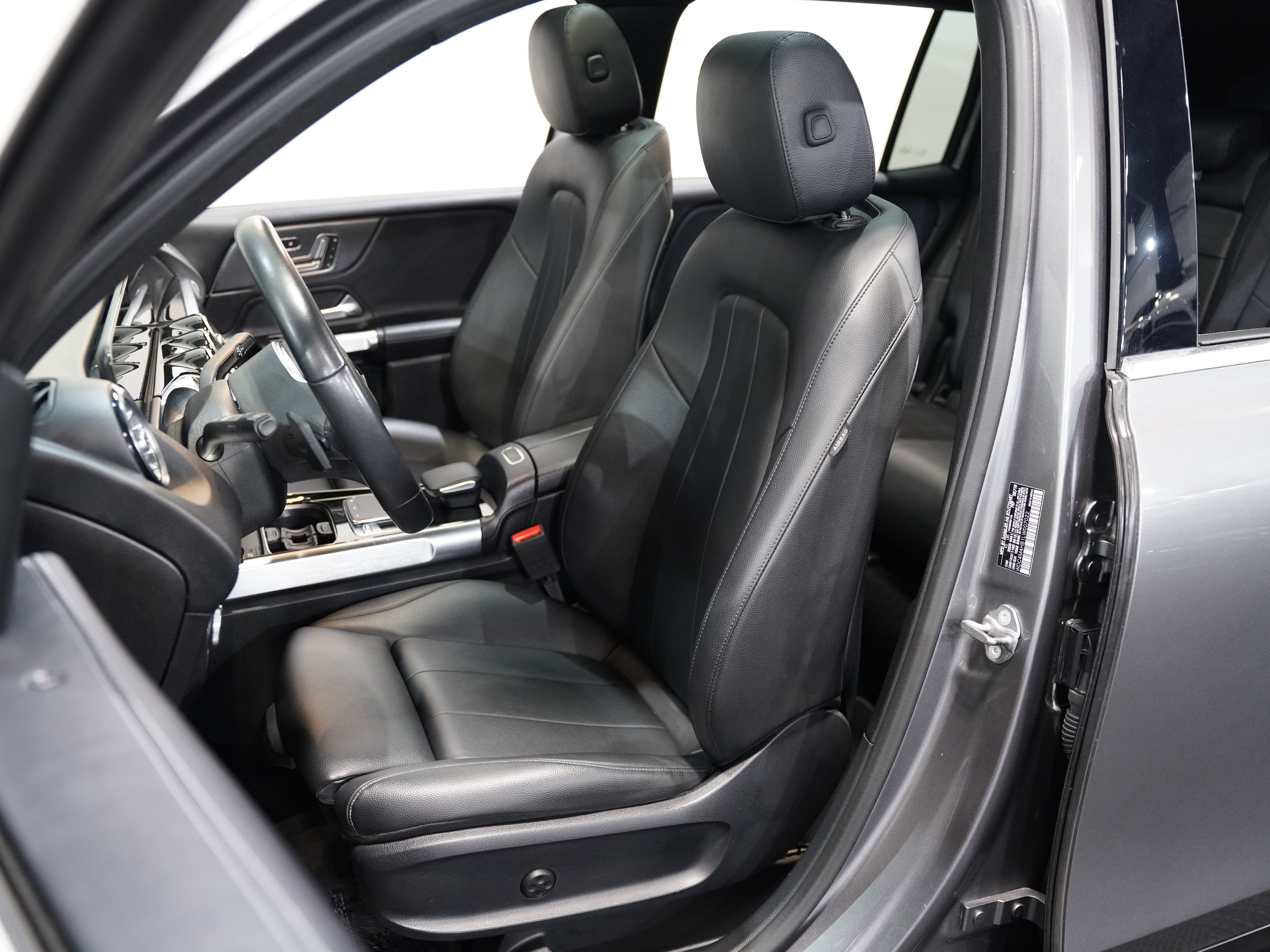 GRAY, 2020 MERCEDES-BENZ GLB Image 29