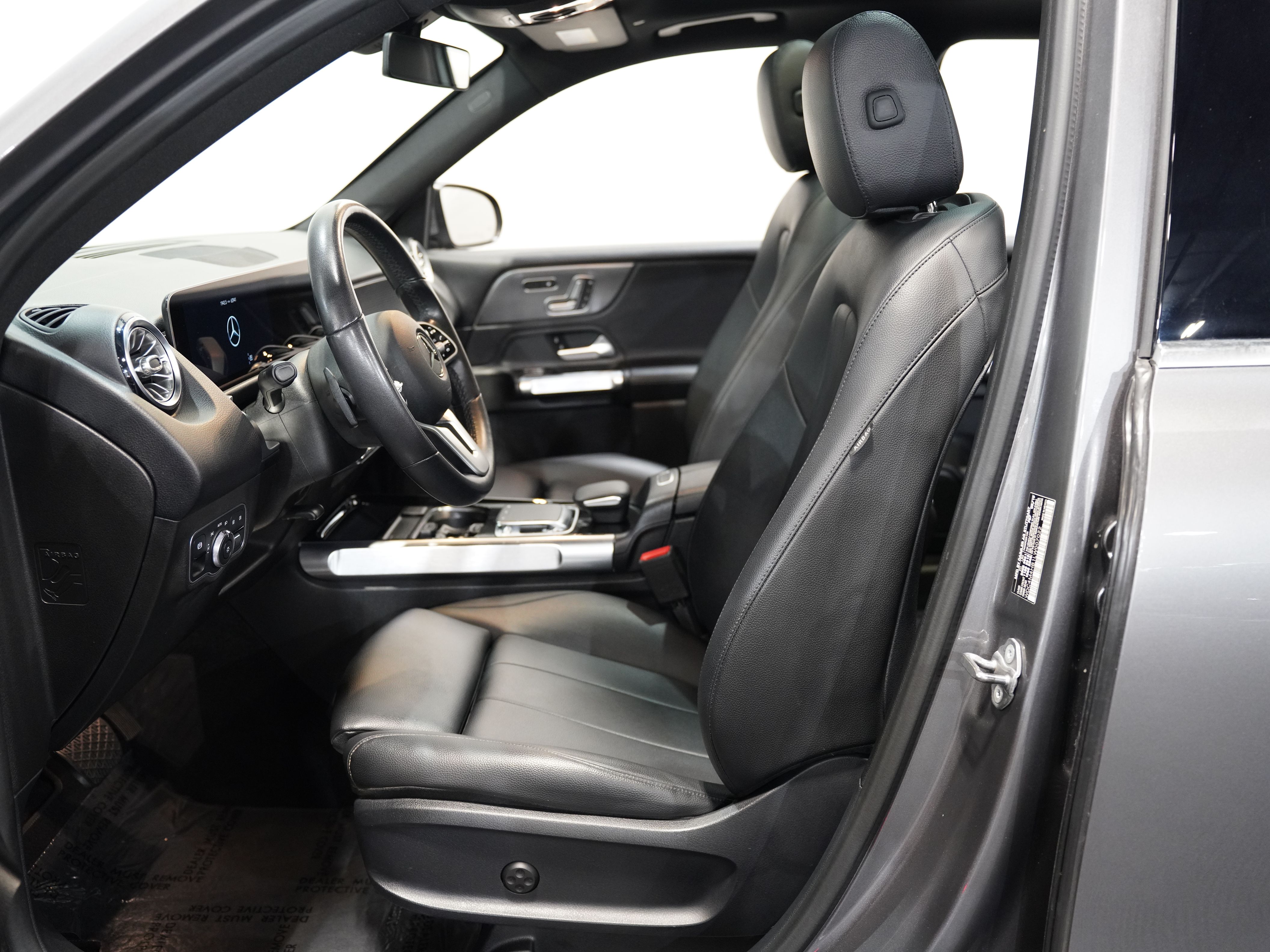 GRAY, 2020 MERCEDES-BENZ GLB Image 30