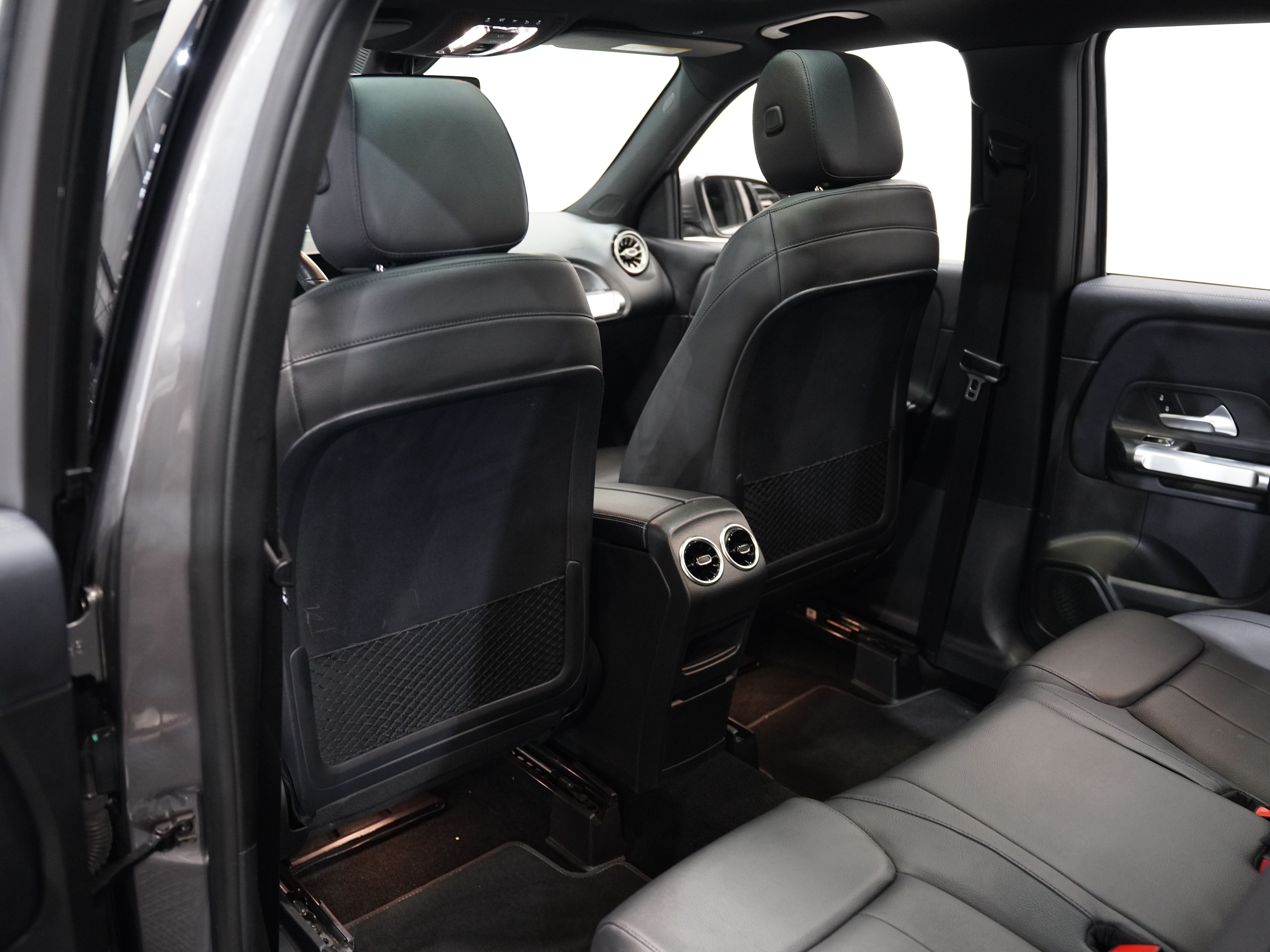 GRAY, 2020 MERCEDES-BENZ GLB Image 36