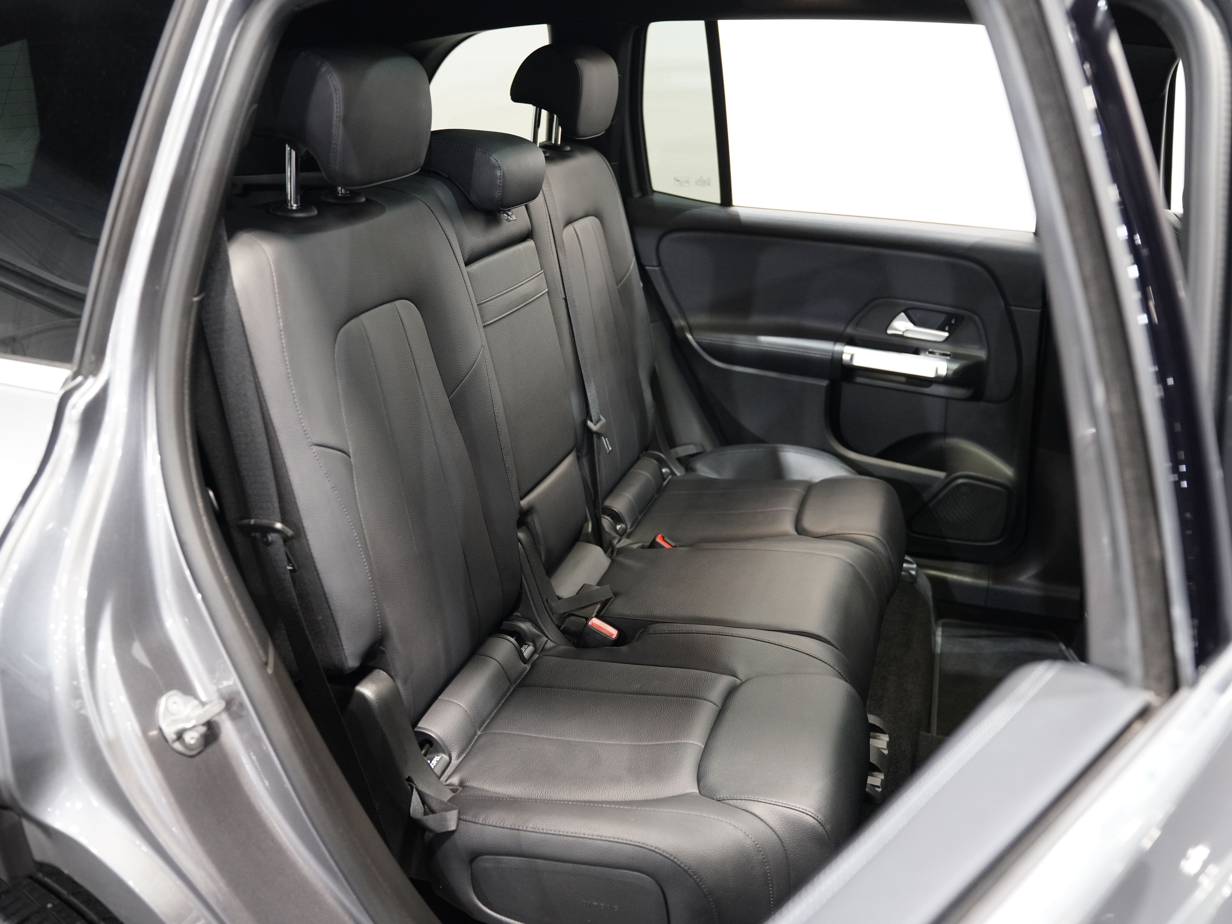GRAY, 2020 MERCEDES-BENZ GLB Image 37