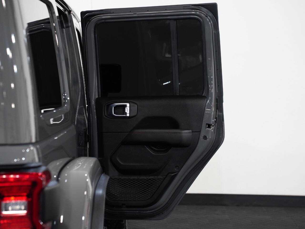 STING GRAY CLEAR COAT, 2021 JEEP WRANGLER UNLIMITED Image 27